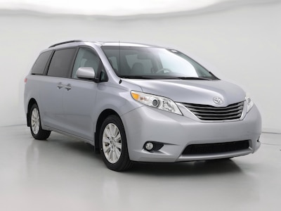 Silver 2014 Toyota Sienna XLE