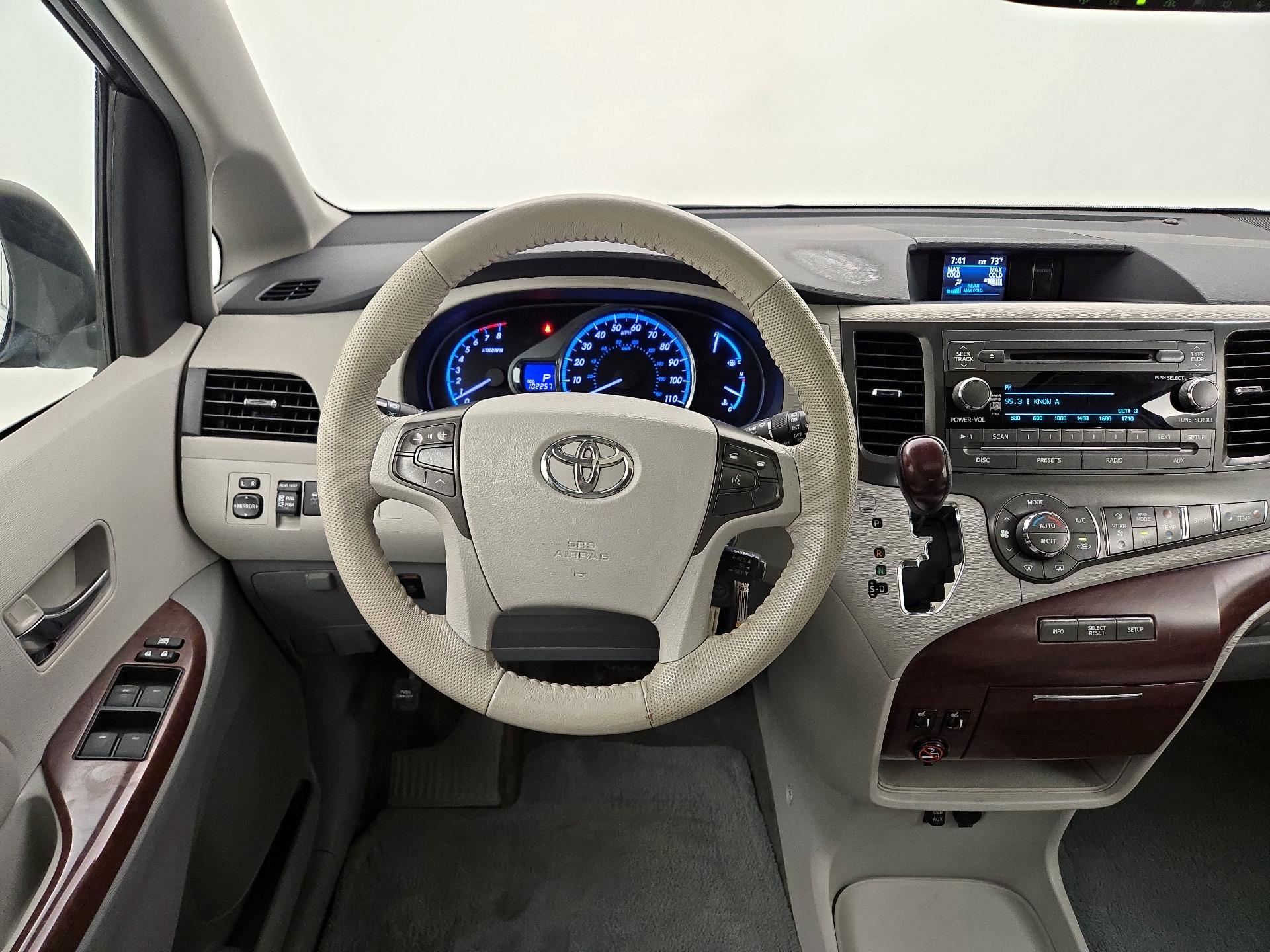 Thumbnail: 2014 Toyota Sienna - 10