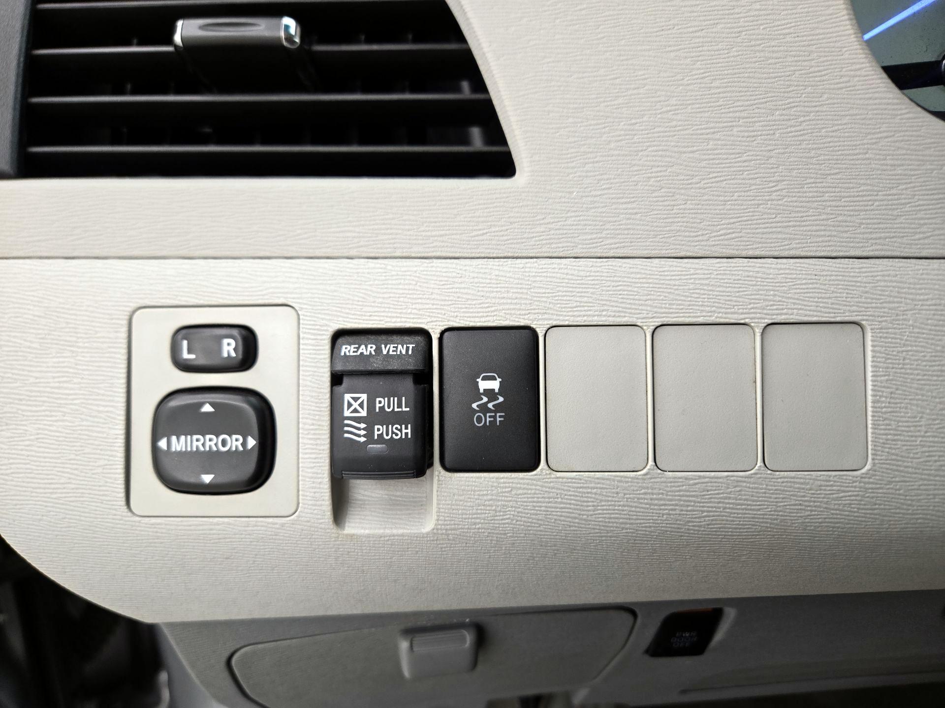 Thumbnail: 2014 Toyota Sienna - 13