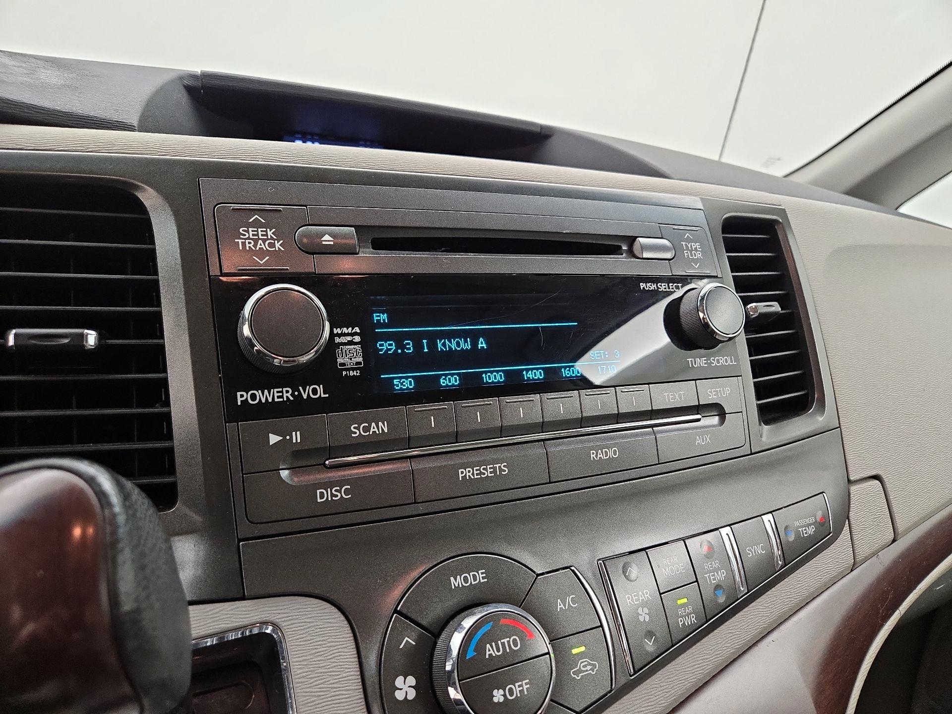 Thumbnail: 2014 Toyota Sienna - 15