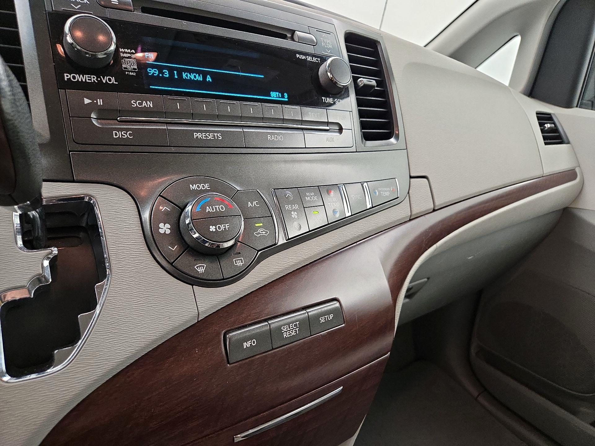 Thumbnail: 2014 Toyota Sienna - 16