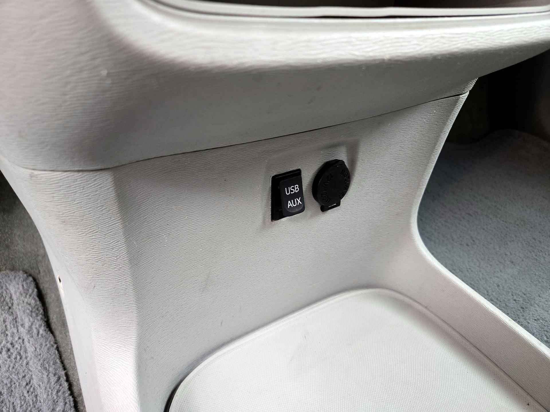 Thumbnail: 2014 Toyota Sienna - 18