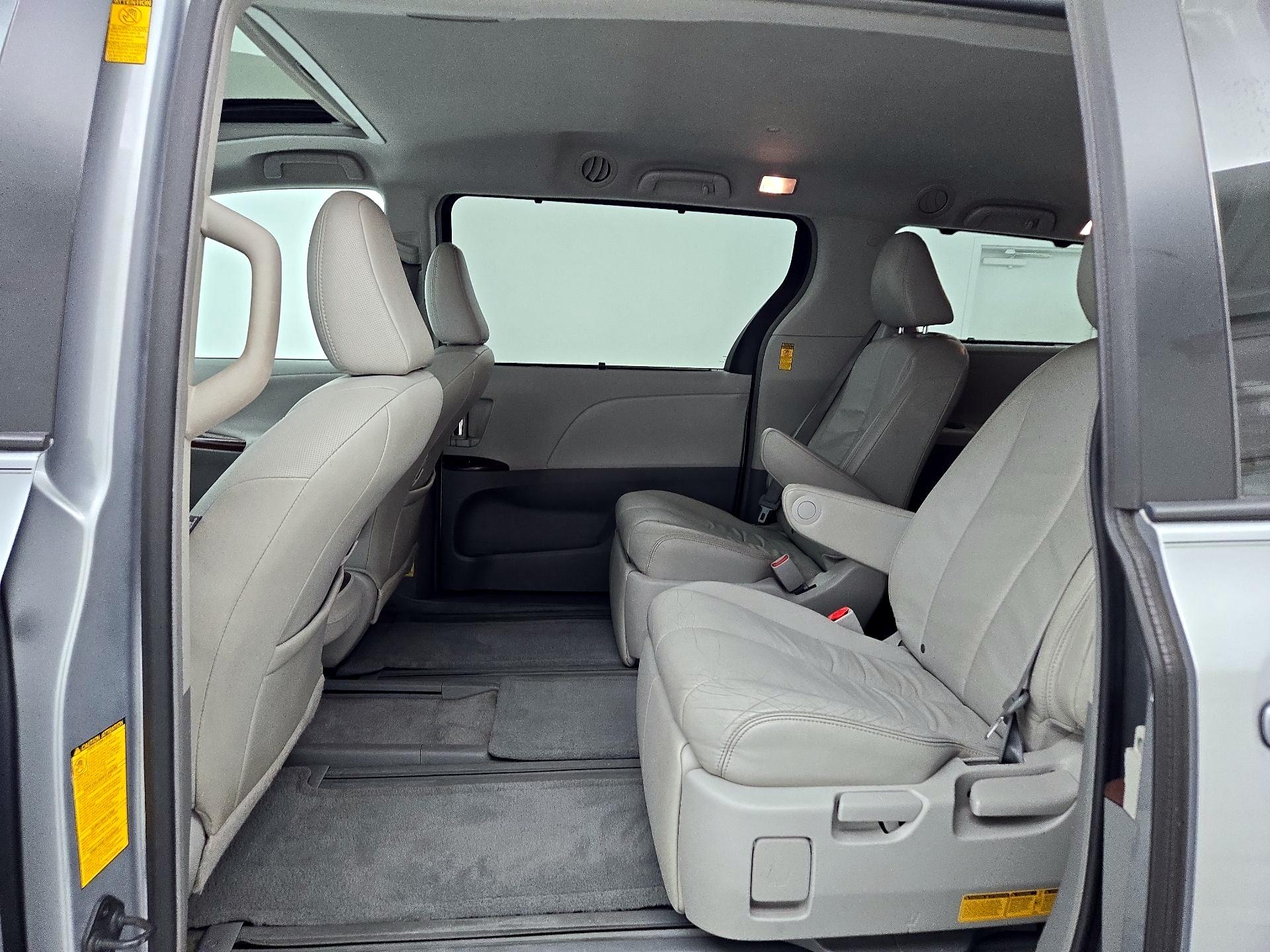Thumbnail: 2014 Toyota Sienna - 20