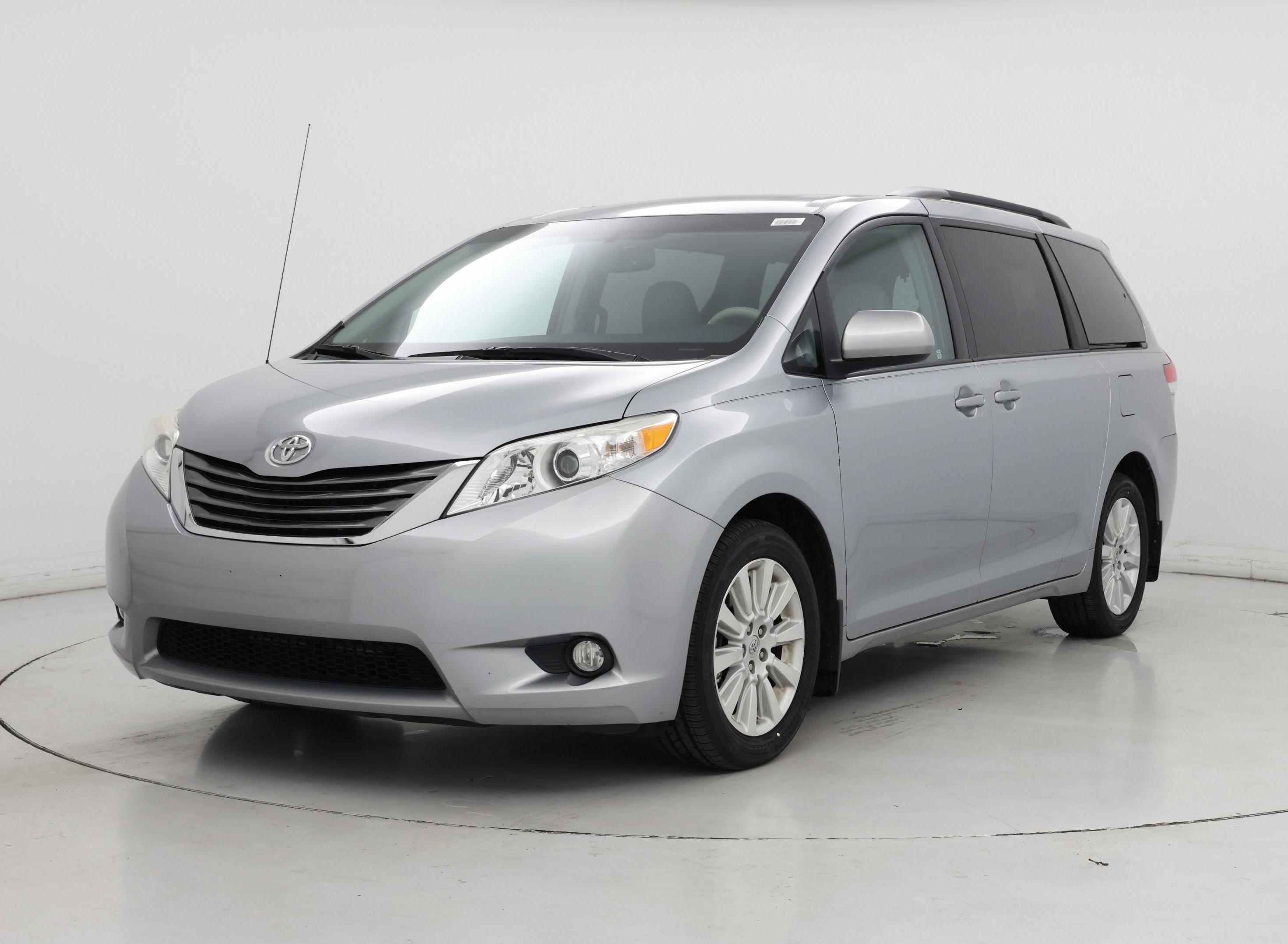 Thumbnail: 2014 Toyota Sienna - 4