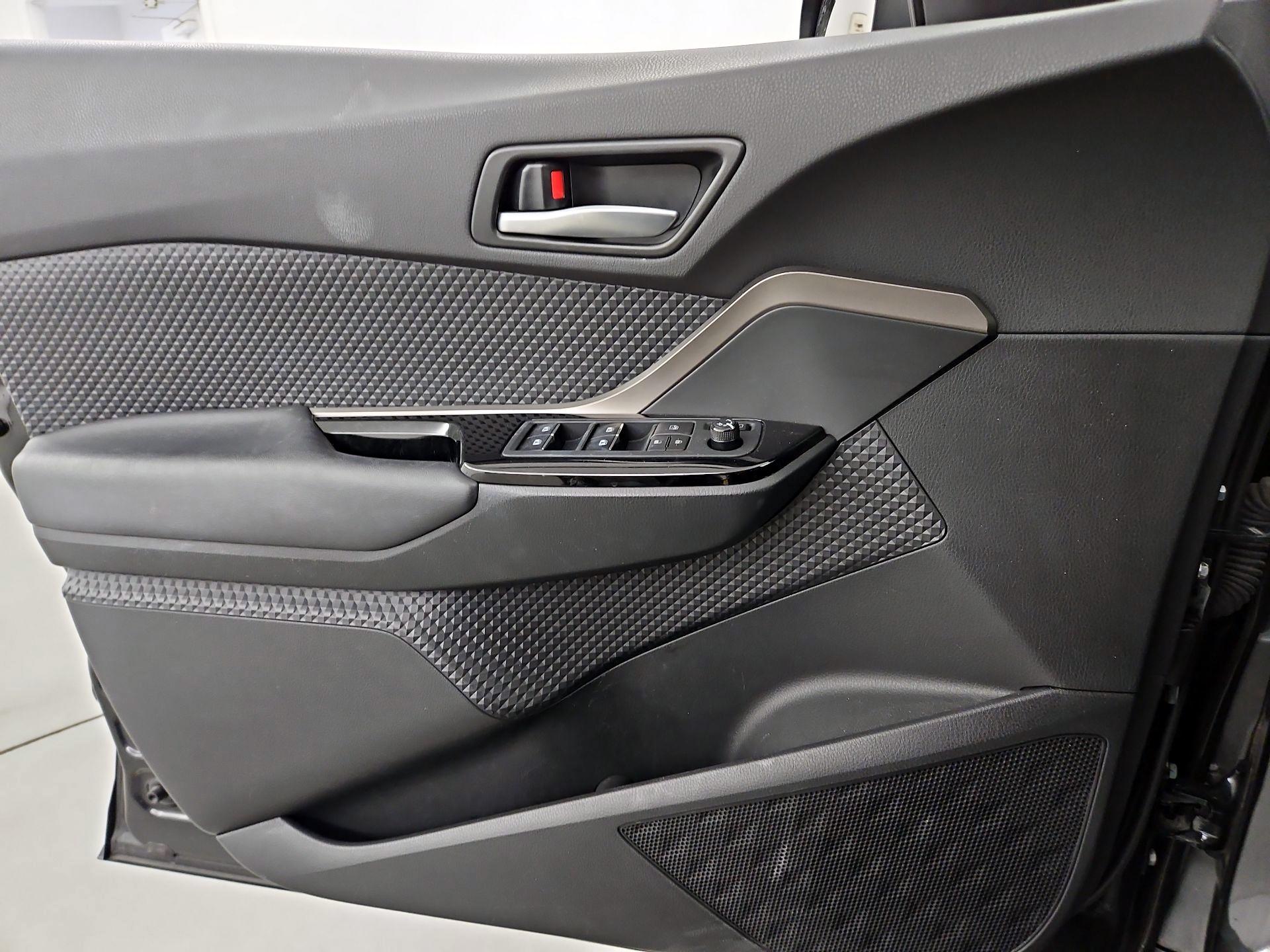 Thumbnail: 2019 Toyota C-HR - 12
