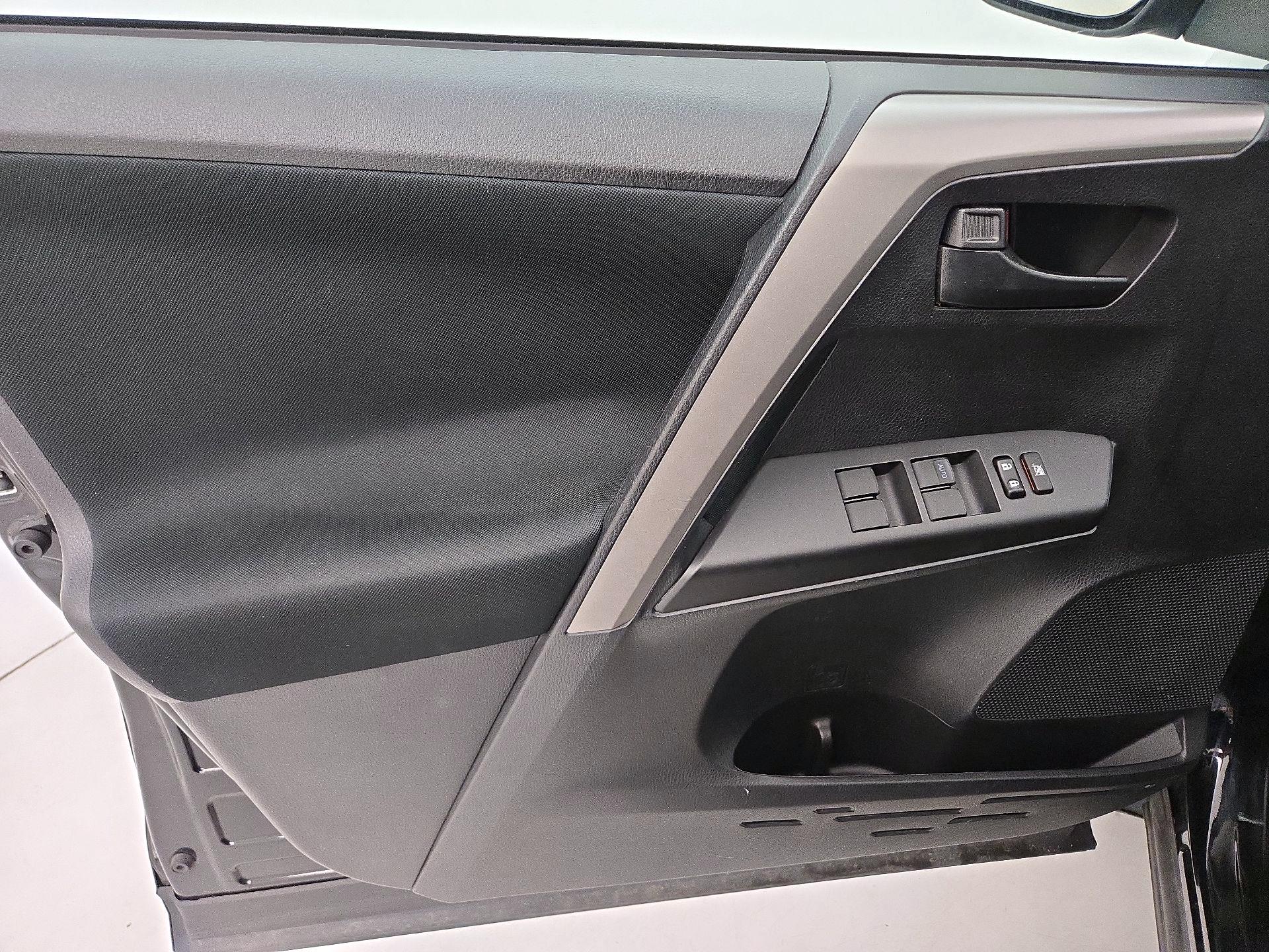 Thumbnail: 2016 Toyota RAV4 - 12