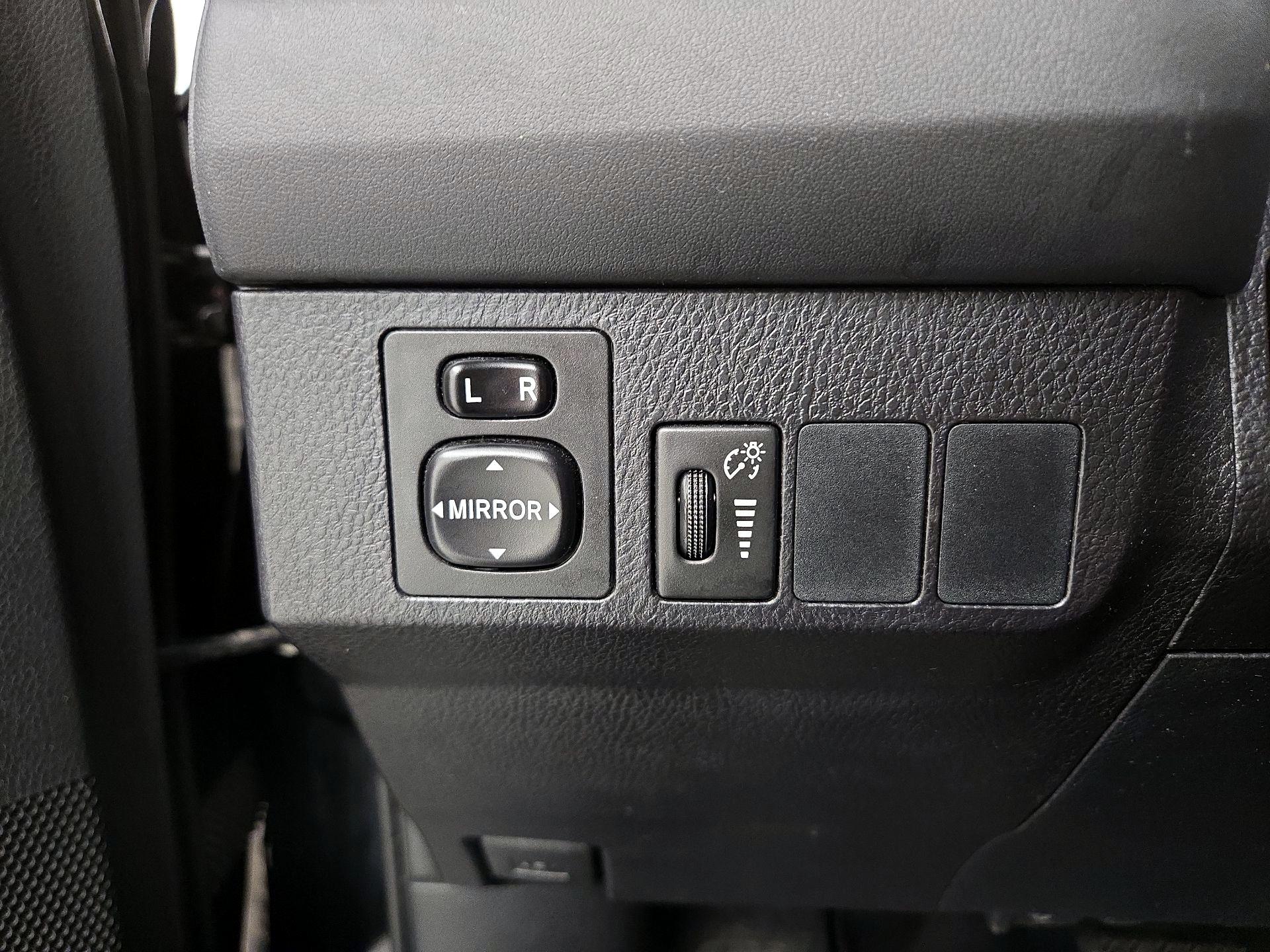 Thumbnail: 2016 Toyota RAV4 - 13