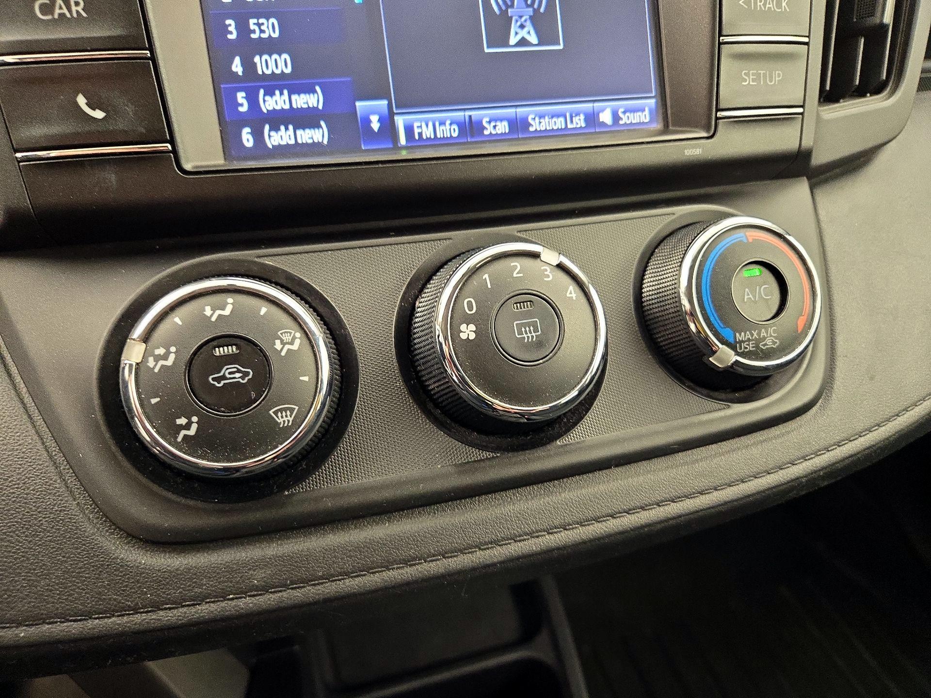 Thumbnail: 2016 Toyota RAV4 - 16