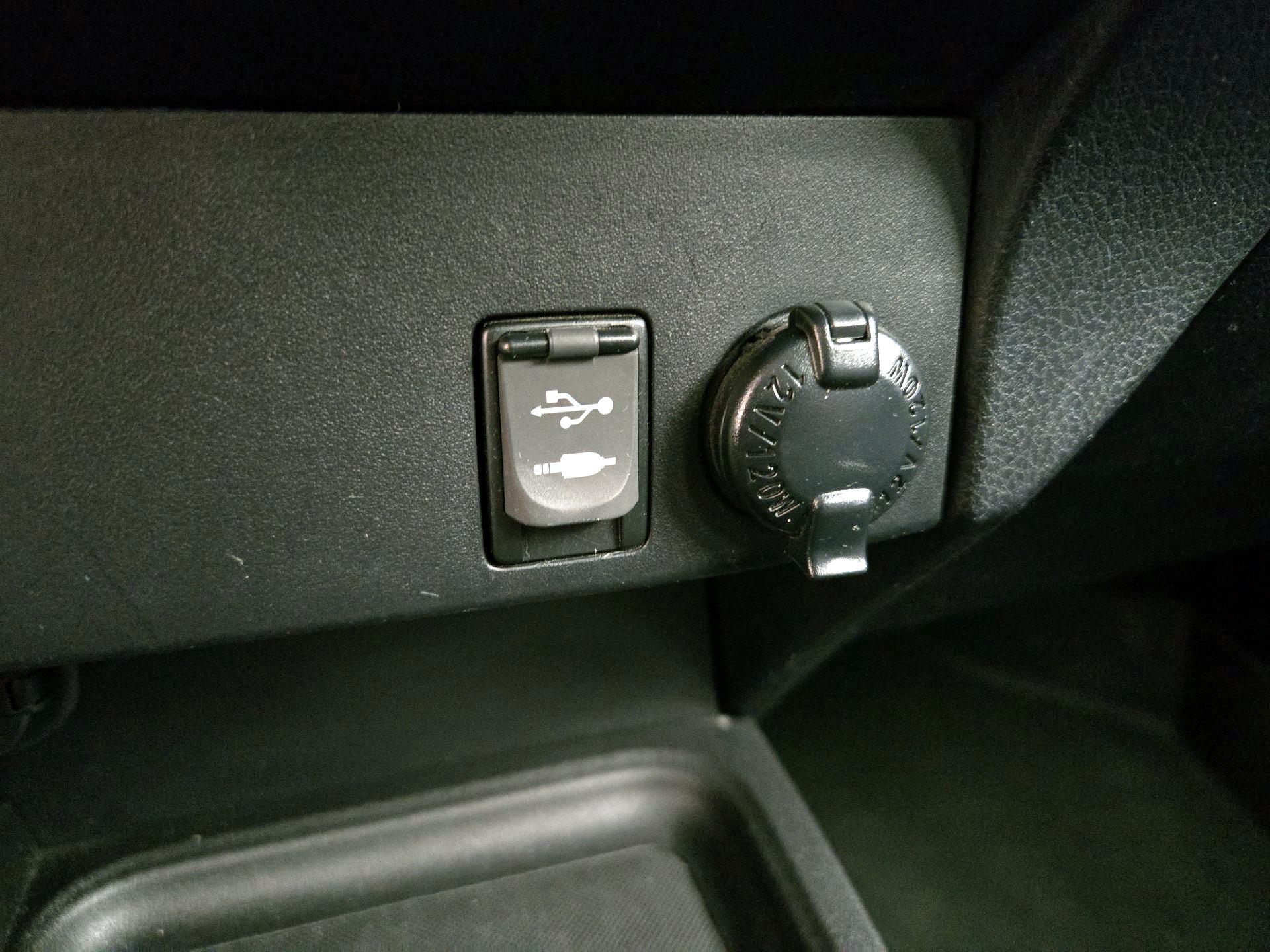 Thumbnail: 2016 Toyota RAV4 - 18