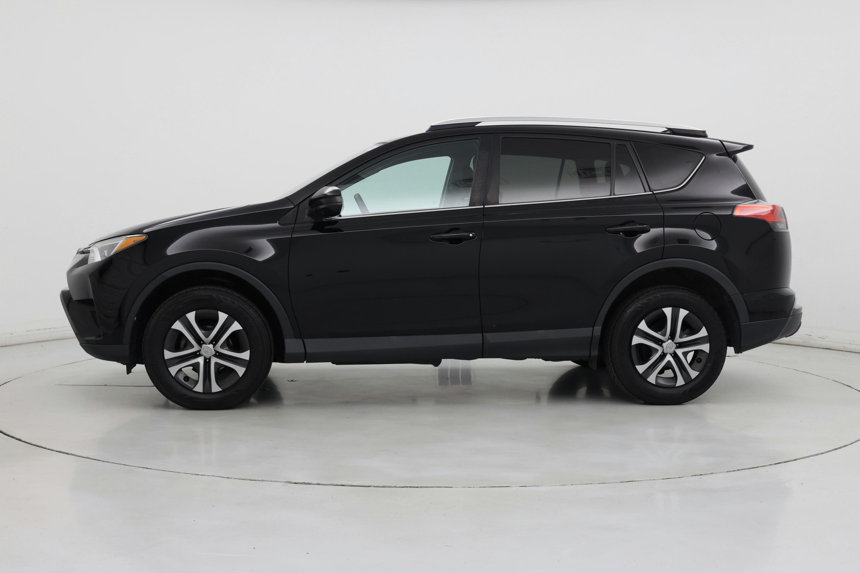 Thumbnail: 2016 Toyota RAV4 - 3