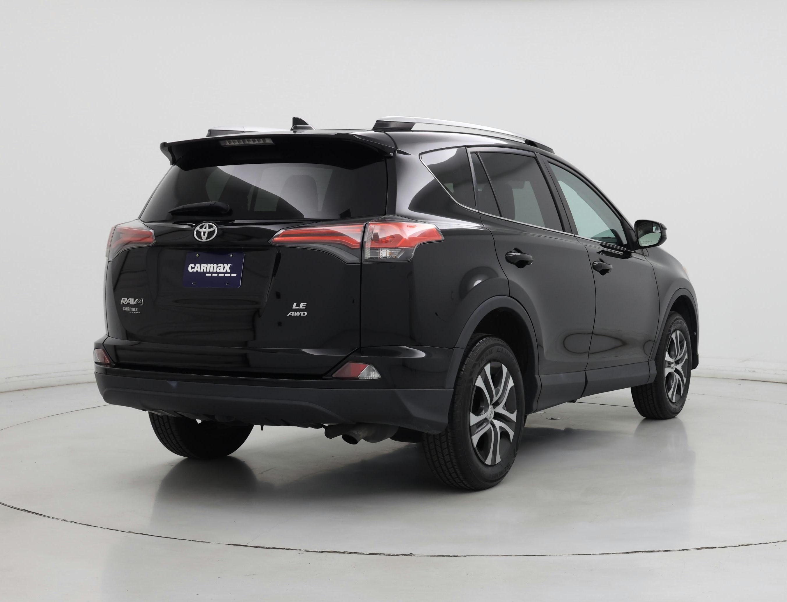 Thumbnail: 2016 Toyota RAV4 - 8