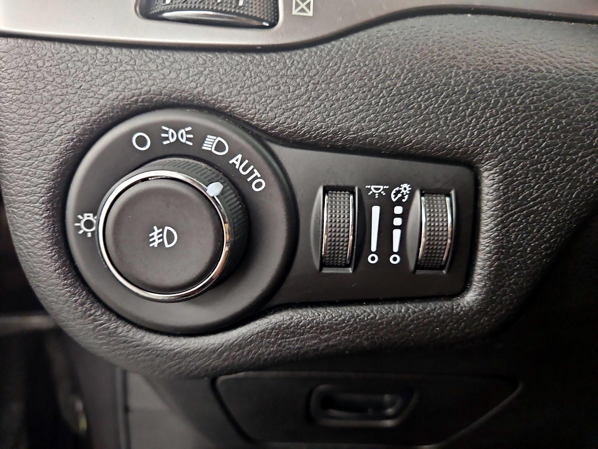 Thumbnail: 2019 Jeep Cherokee - 13