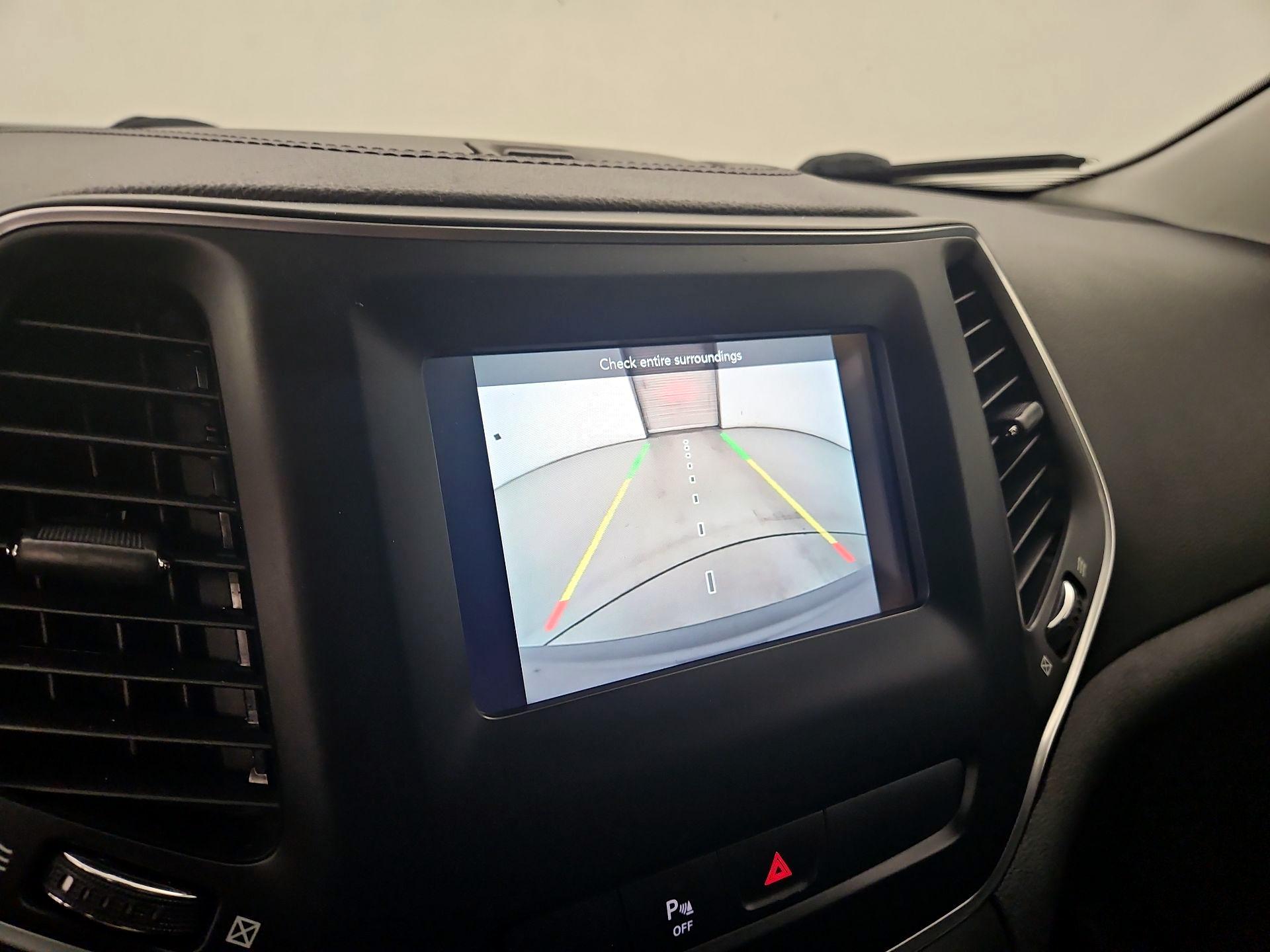 Thumbnail: 2019 Jeep Cherokee - 14