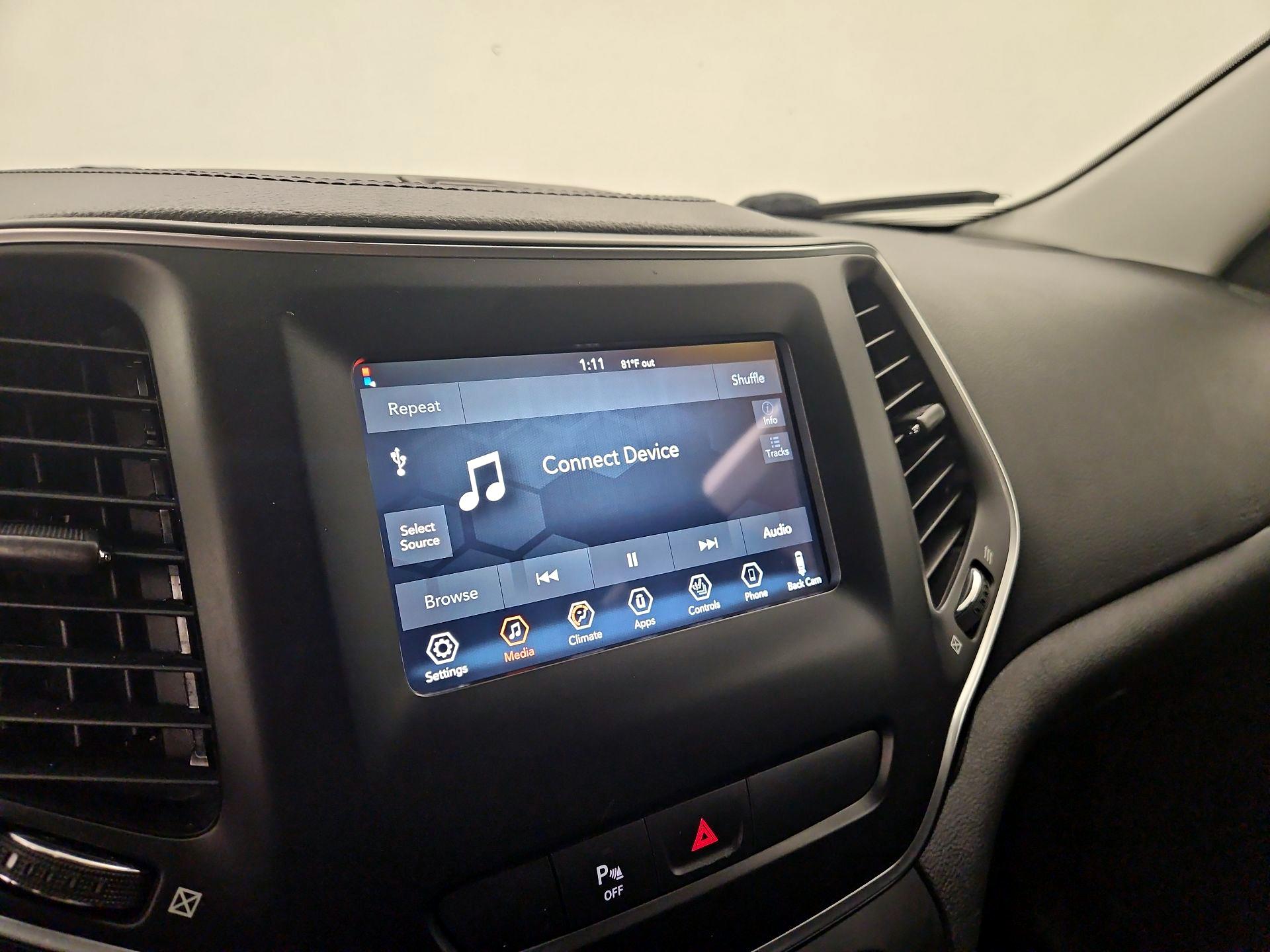 Thumbnail: 2019 Jeep Cherokee - 15