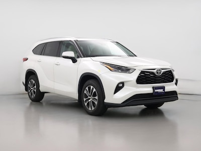 White 2021 Toyota Highlander XLE