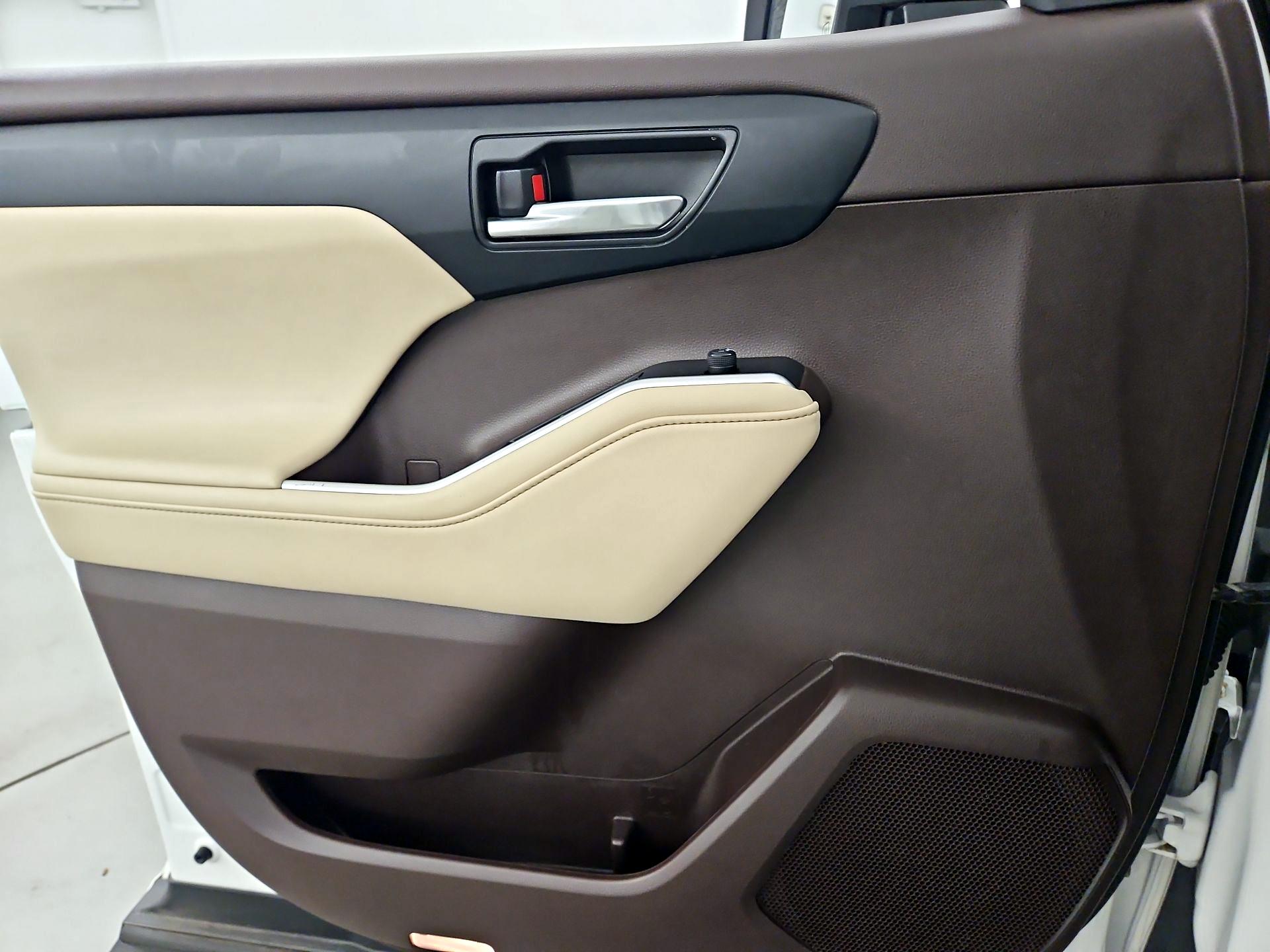 Thumbnail: 2021 Toyota Highlander - 12