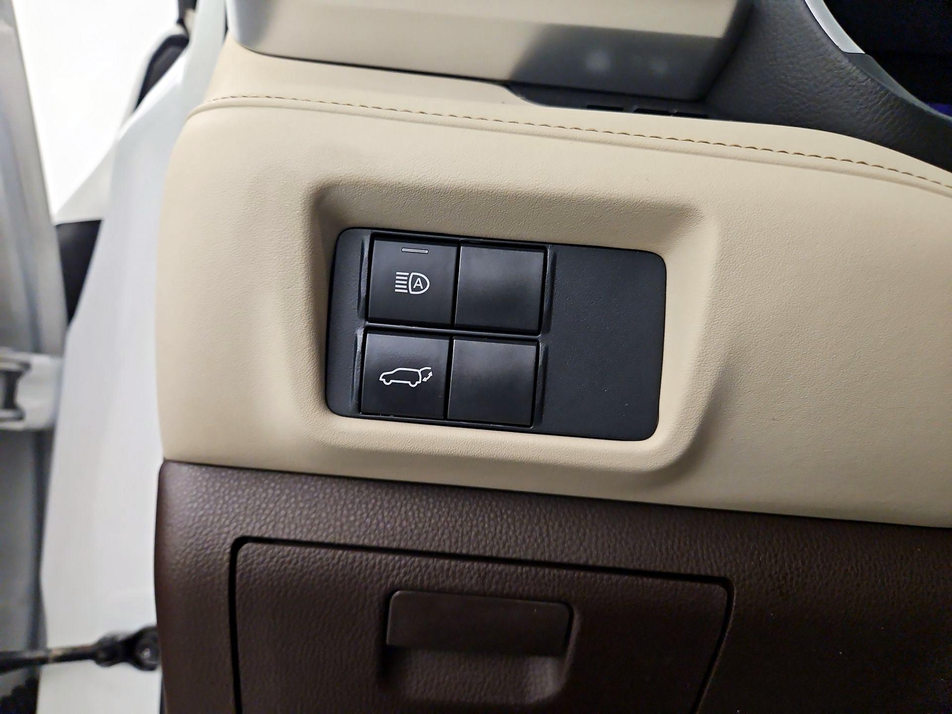 Thumbnail: 2021 Toyota Highlander - 13