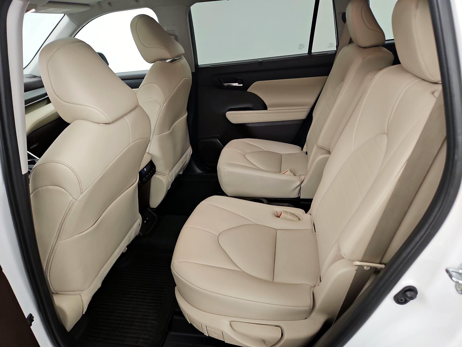 Thumbnail: 2021 Toyota Highlander - 20