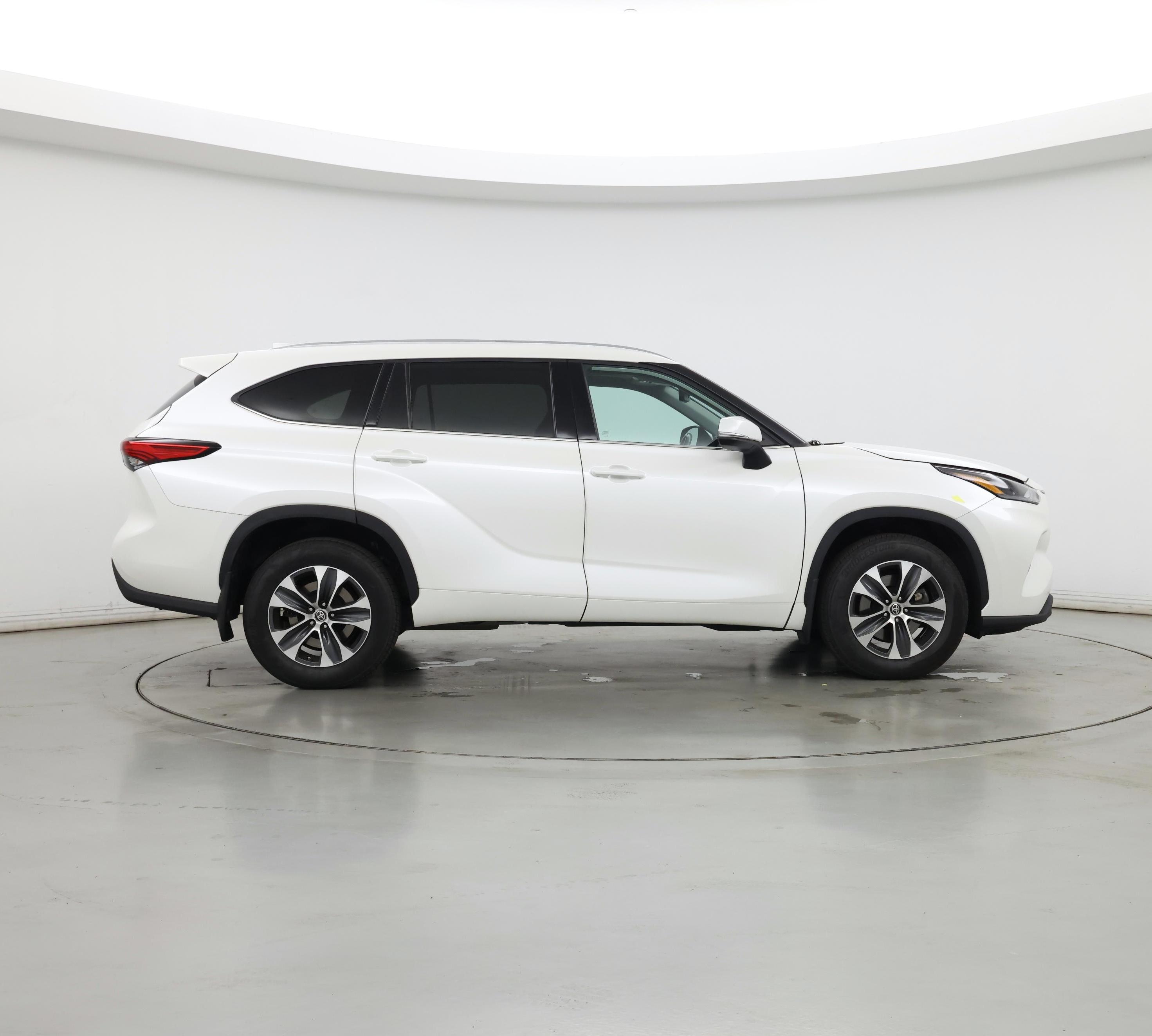 Thumbnail: 2021 Toyota Highlander - 7