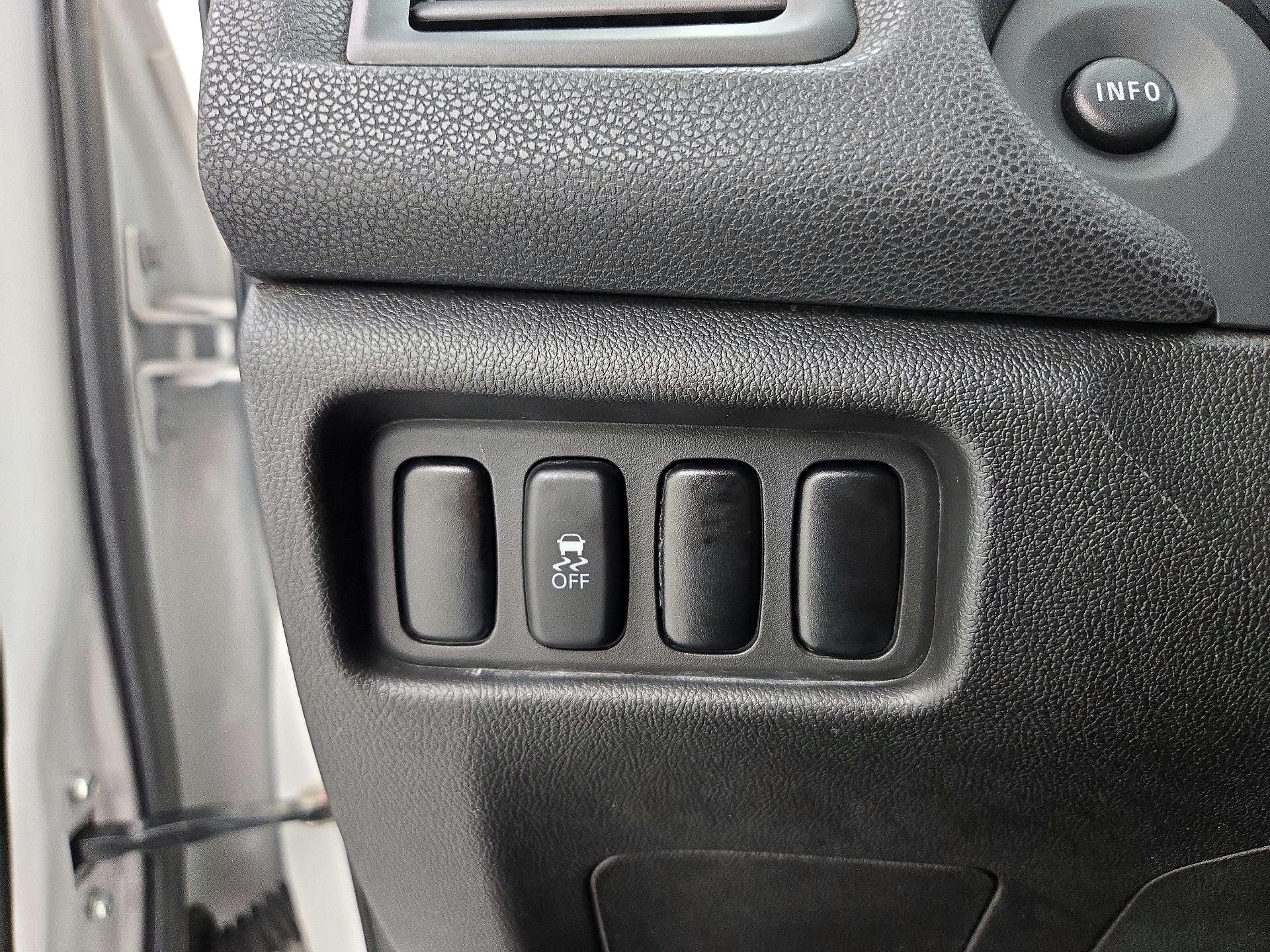 Thumbnail: 2016 Mitsubishi Outlander Sport - 13