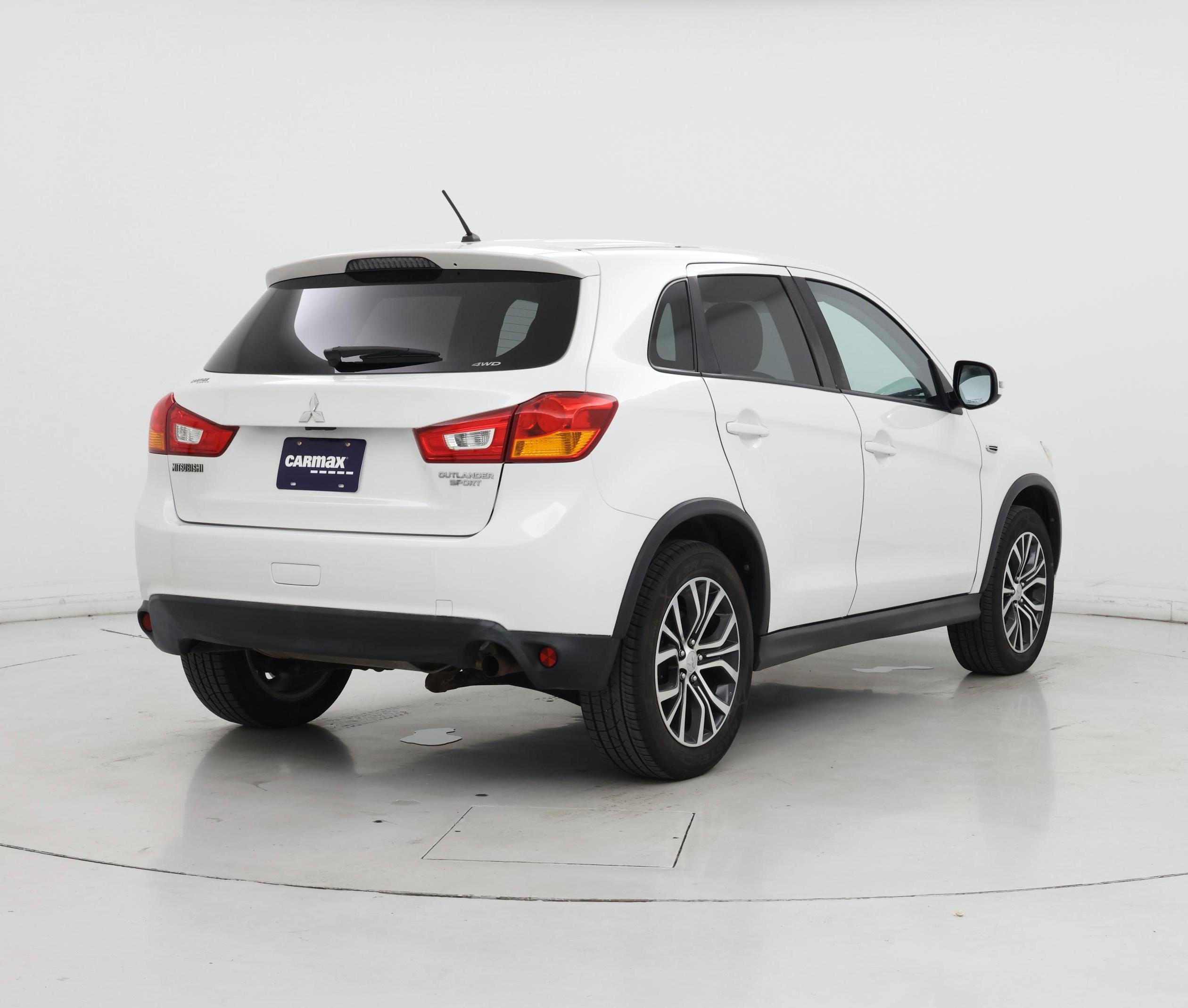 Thumbnail: 2016 Mitsubishi Outlander Sport - 8