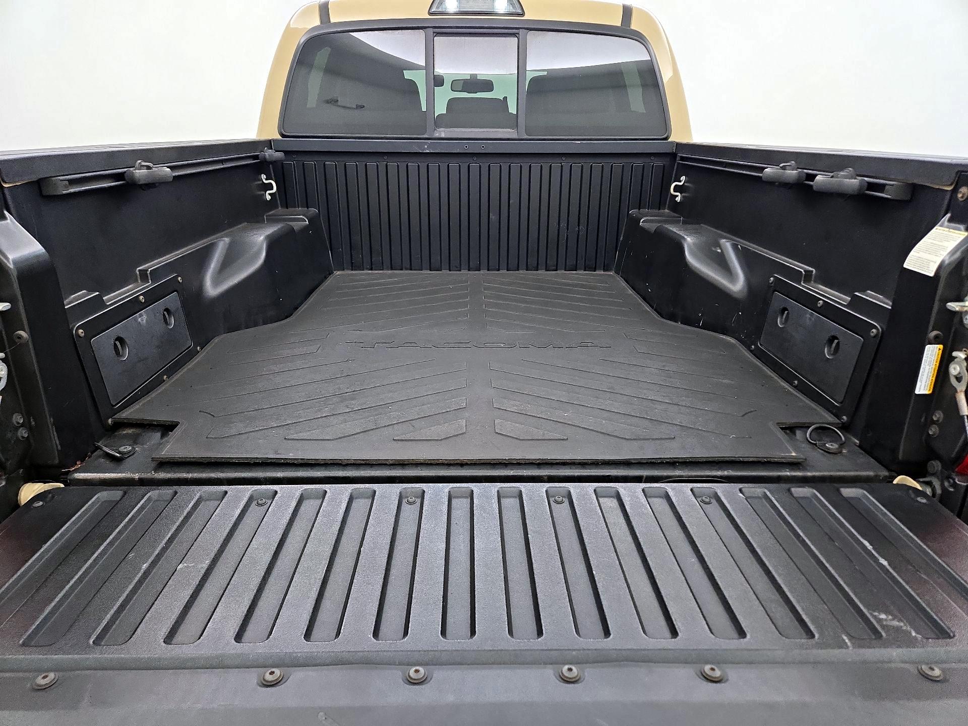 Thumbnail: 2017 Toyota Tacoma - 20