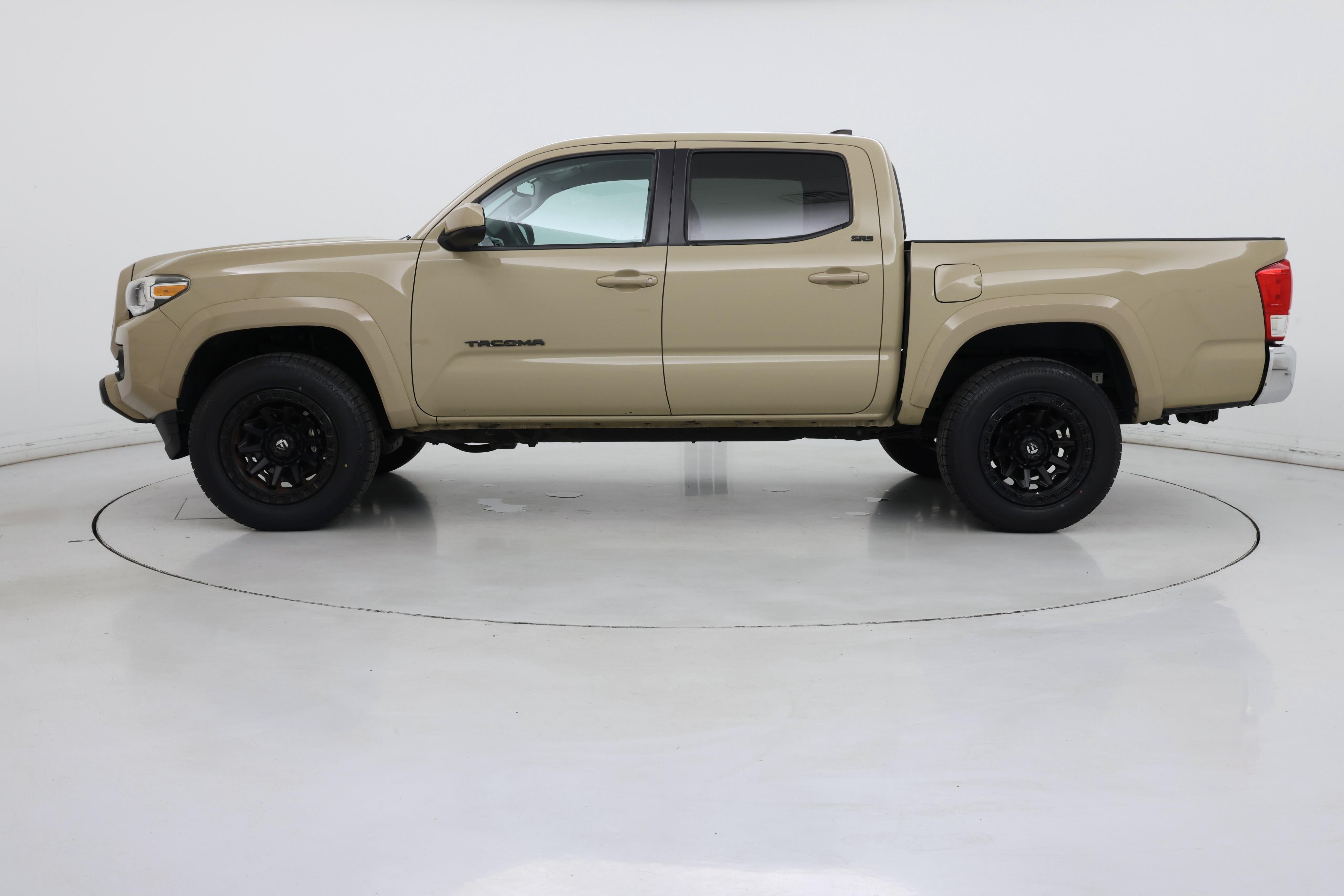 Thumbnail: 2017 Toyota Tacoma - 3