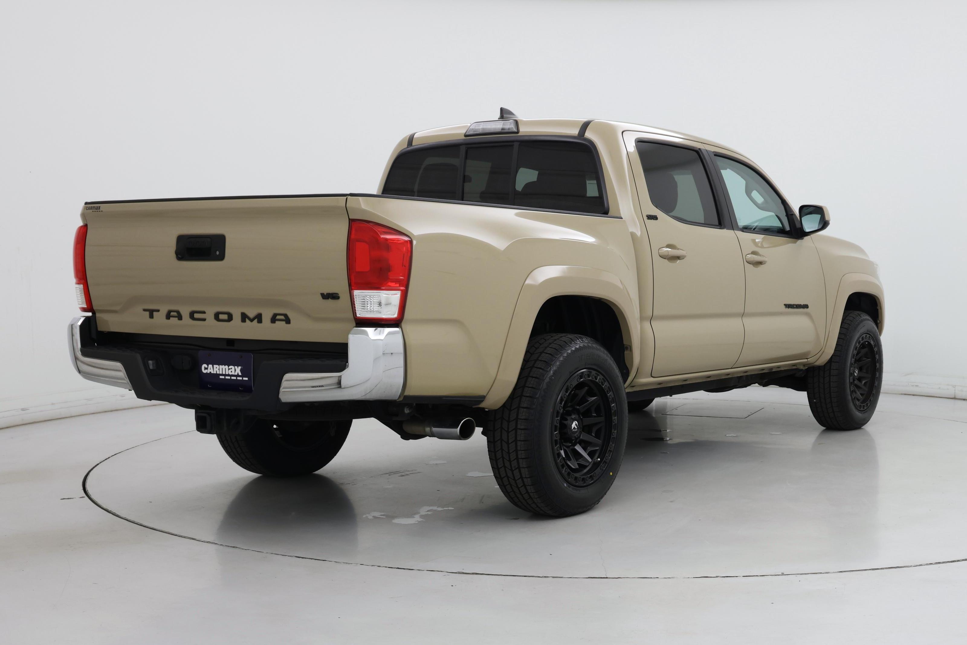 Thumbnail: 2017 Toyota Tacoma - 8