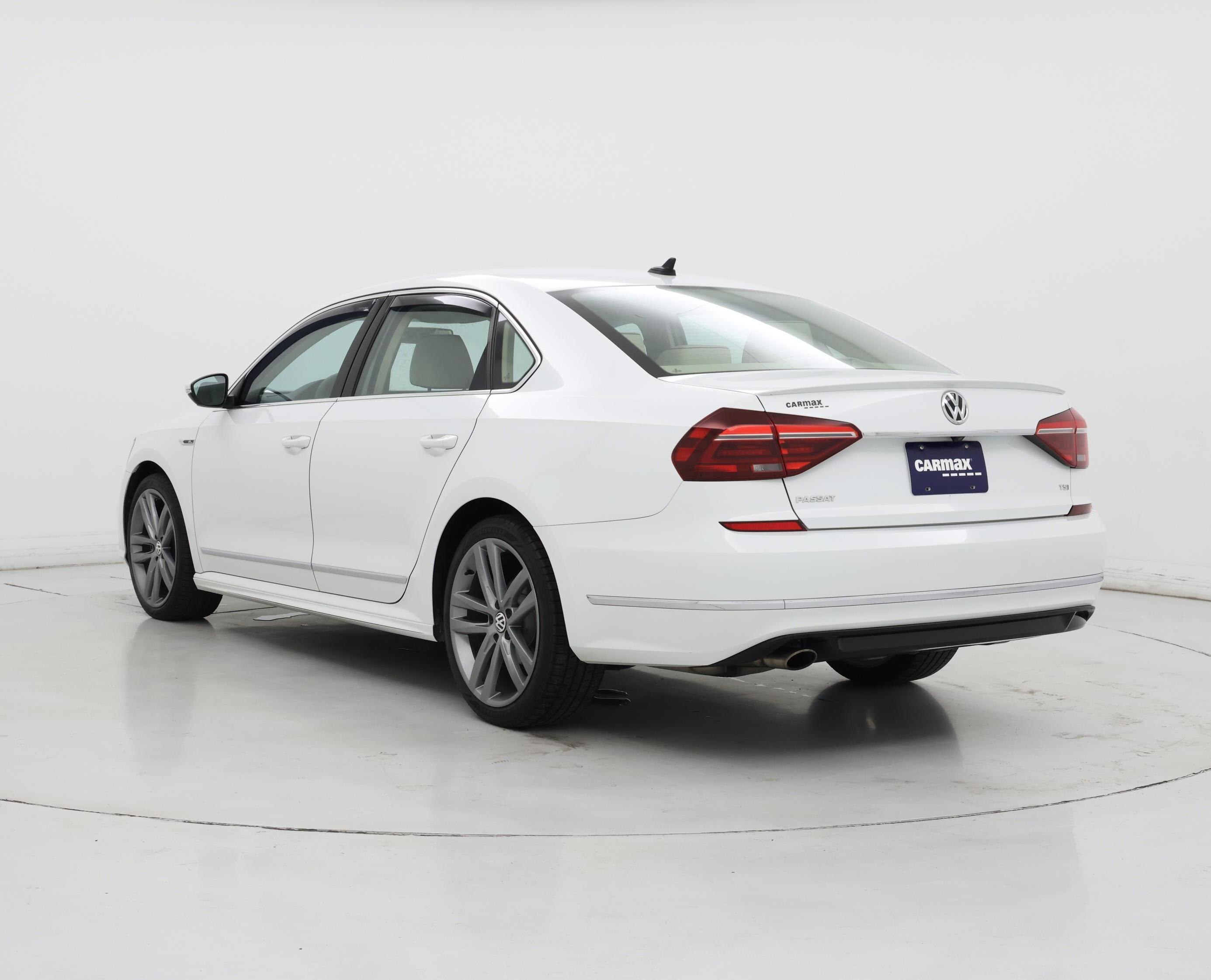 Thumbnail: 2017 Volkswagen Passat - 2