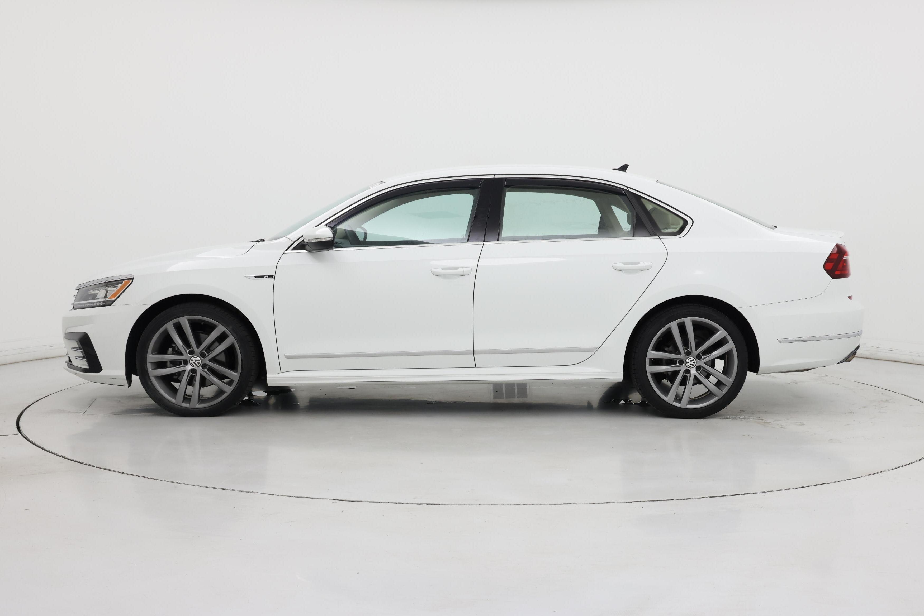 Thumbnail: 2017 Volkswagen Passat - 3