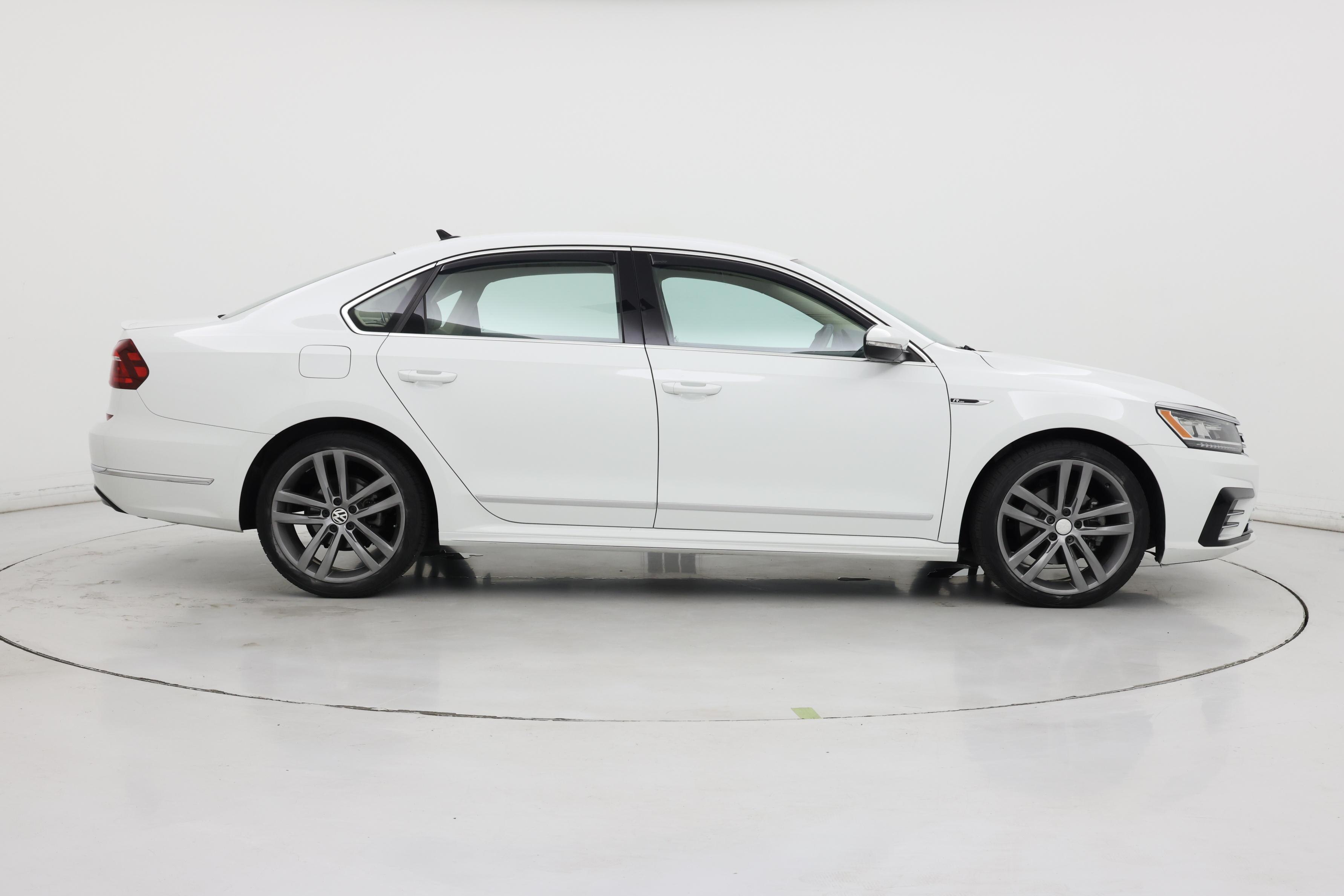 Thumbnail: 2017 Volkswagen Passat - 7