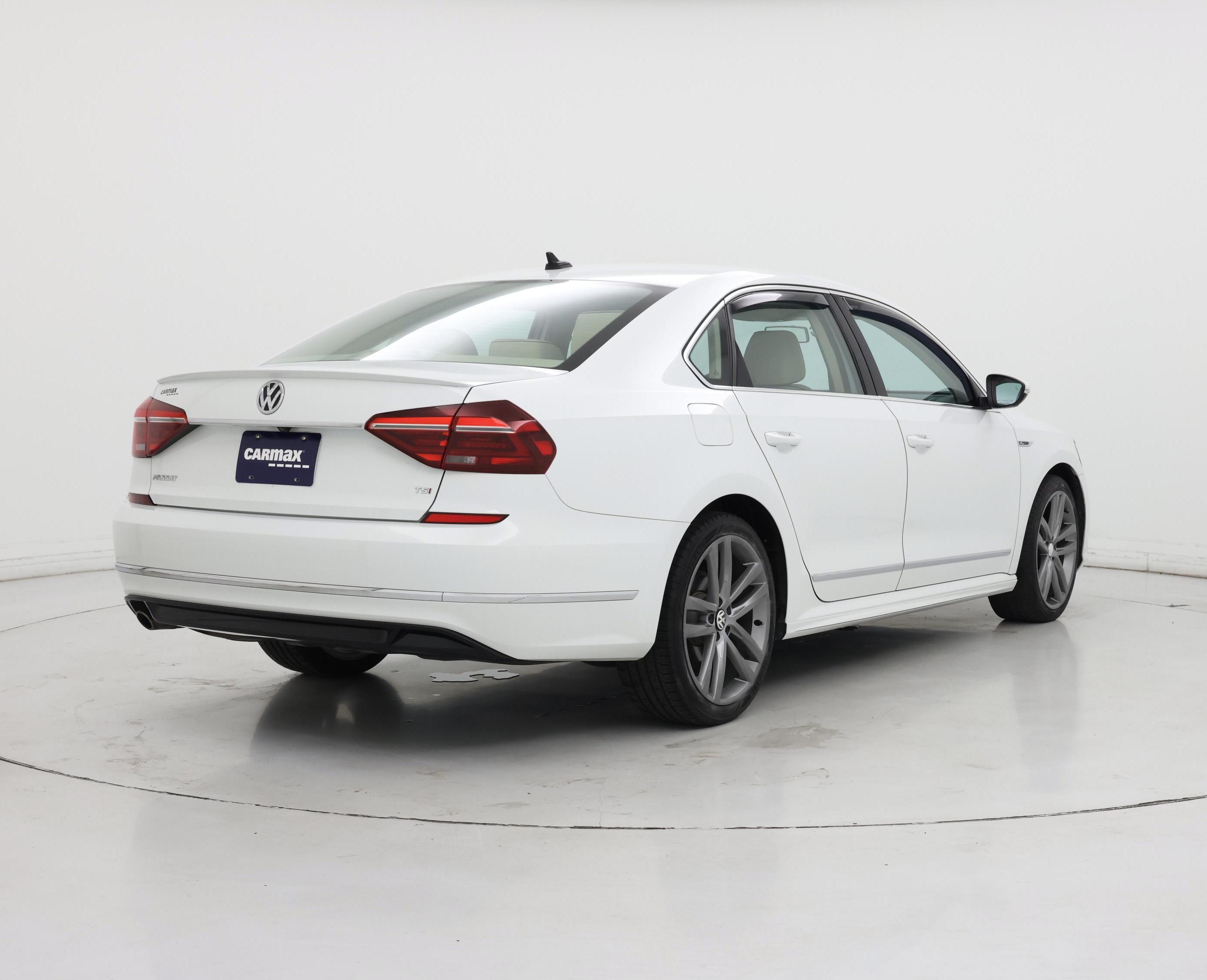 Thumbnail: 2017 Volkswagen Passat - 8
