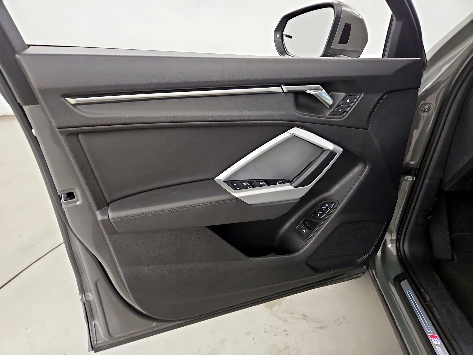 Thumbnail: 2022 Audi Q3 - 12