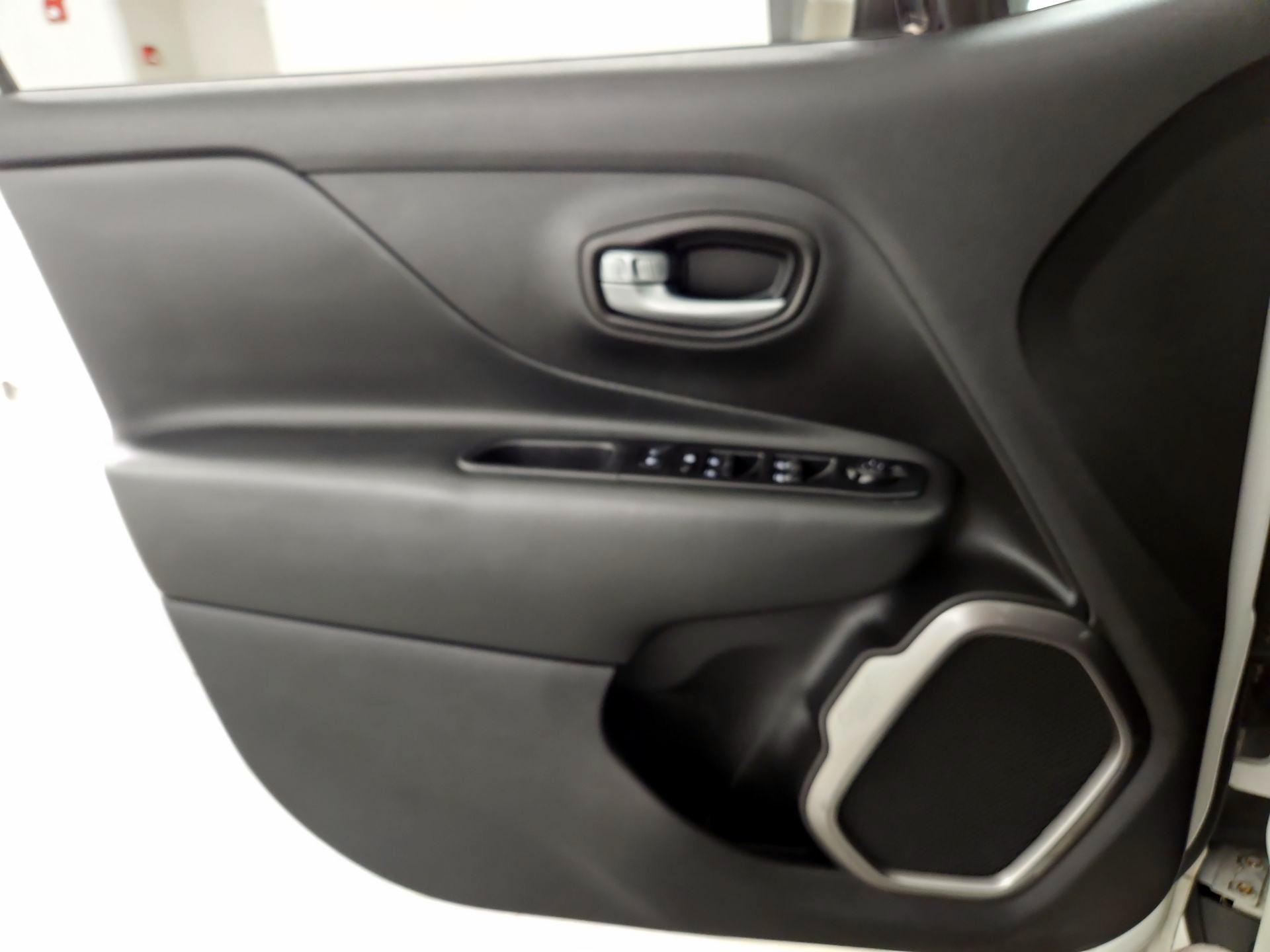 Thumbnail: 2019 Jeep Renegade - 12