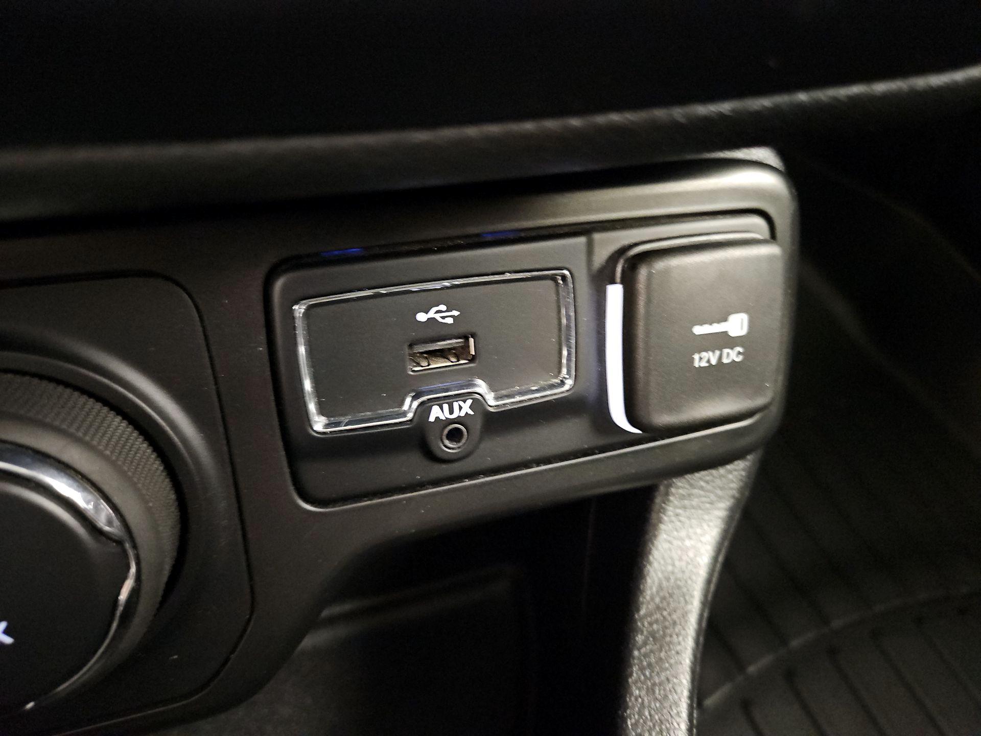 Thumbnail: 2019 Jeep Renegade - 18