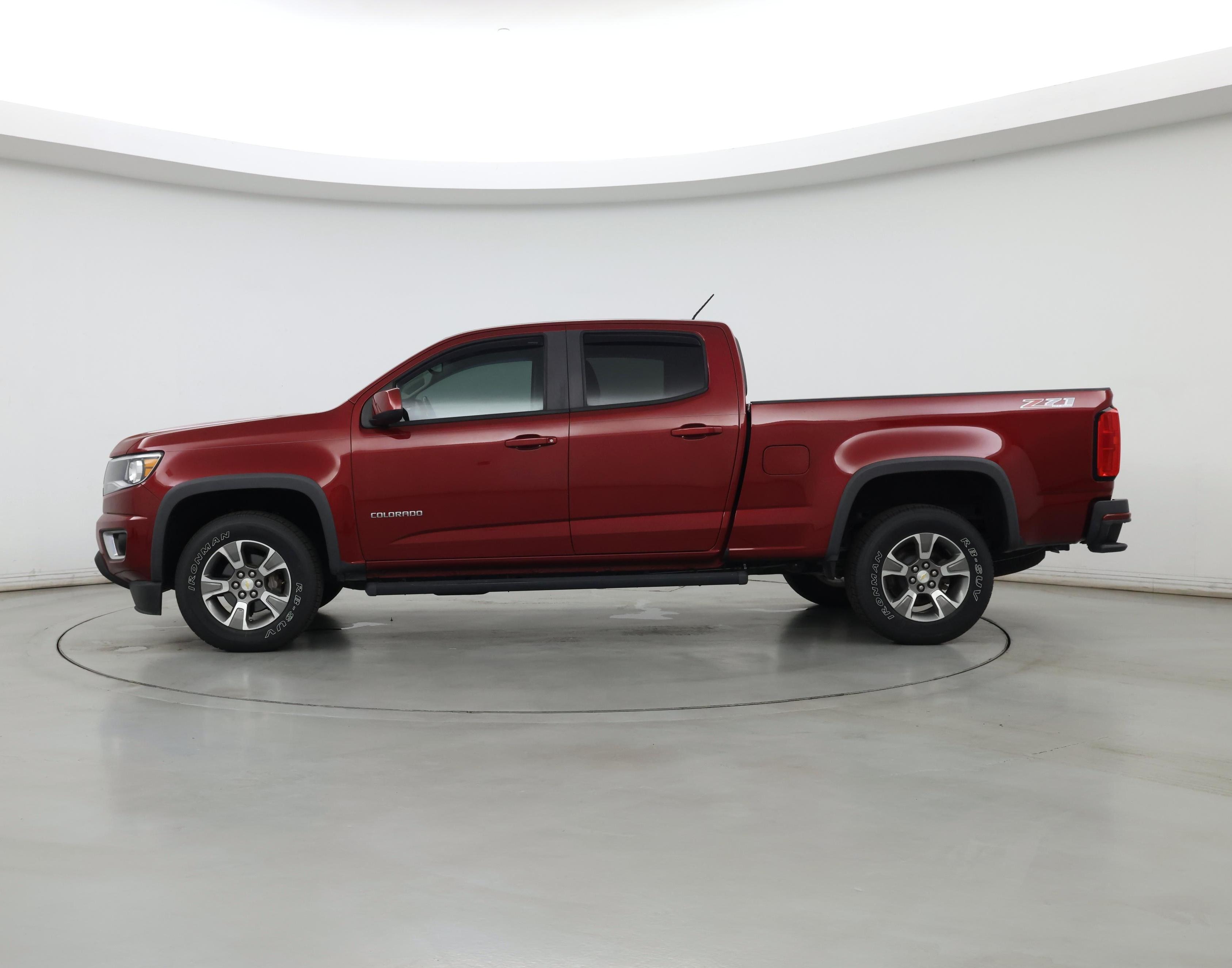 Thumbnail: 2019 Chevrolet Colorado - 3