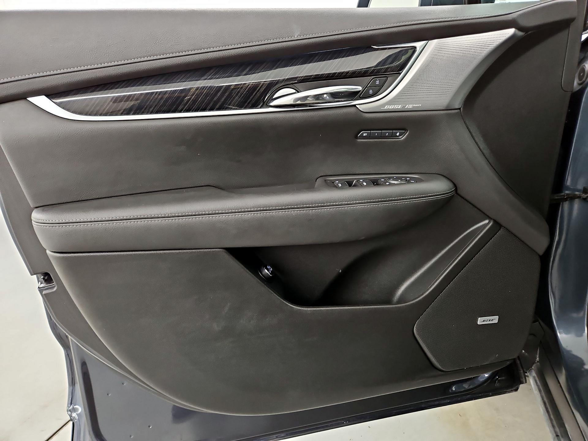 Thumbnail: 2020 Cadillac XT6 - 12