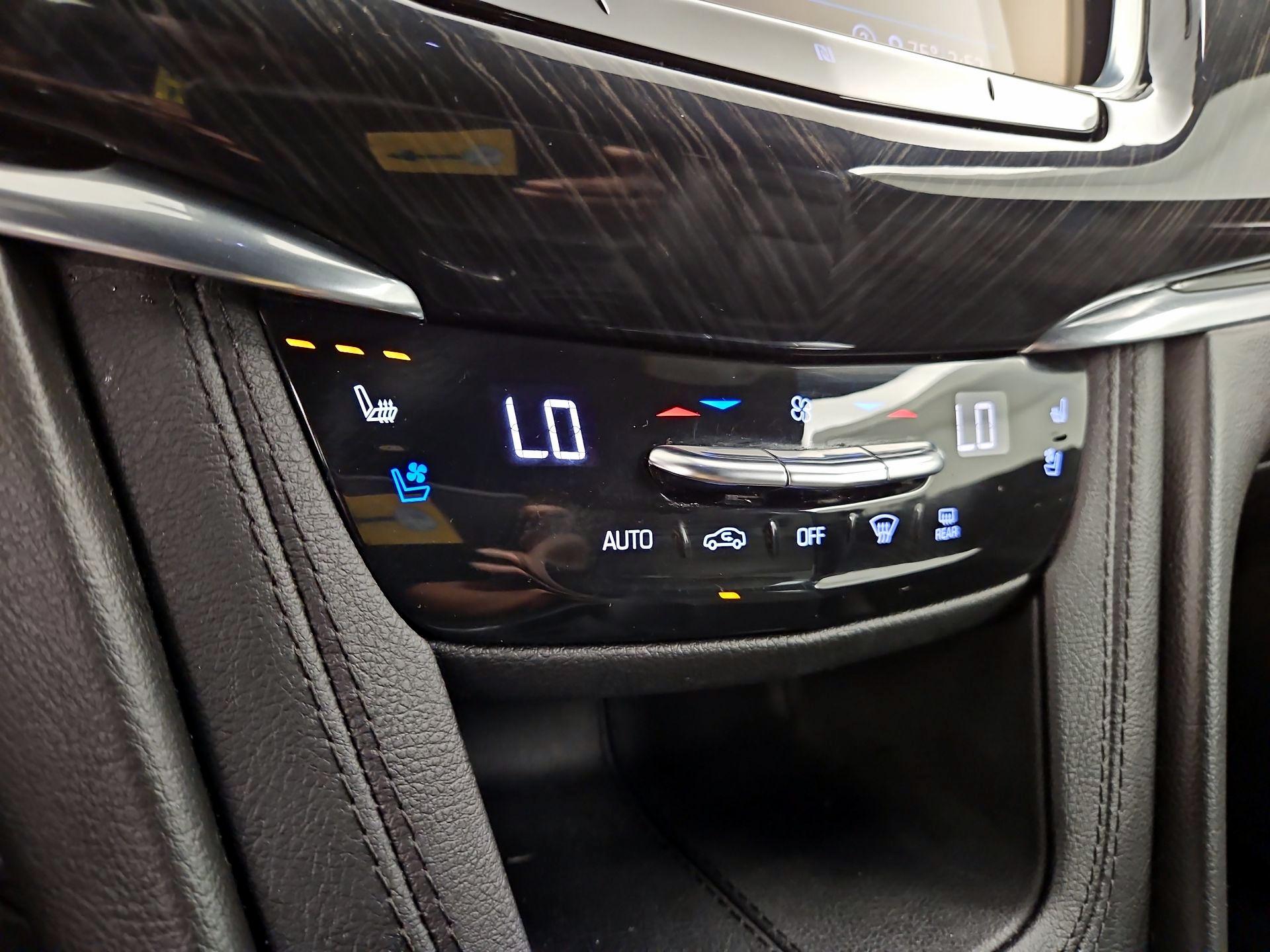 Thumbnail: 2020 Cadillac XT6 - 17