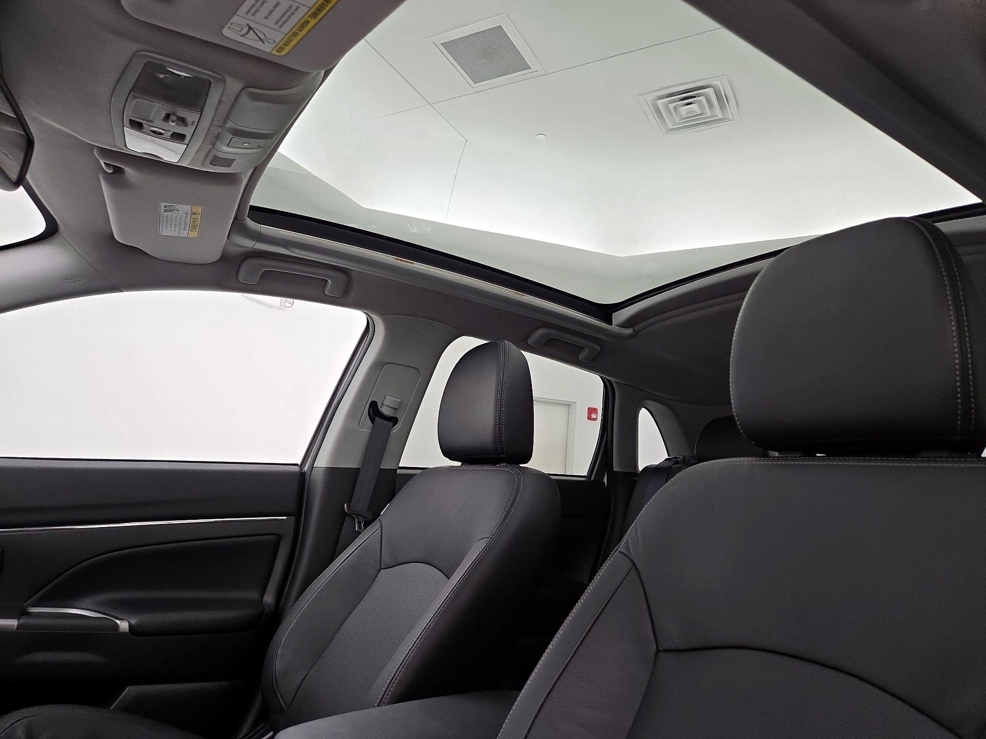 Thumbnail: 2018 Mitsubishi Outlander Sport - 19