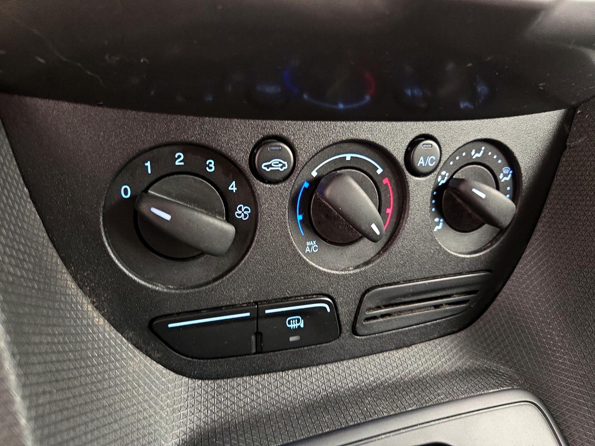 Thumbnail: 2015 Ford Transit Series - 15