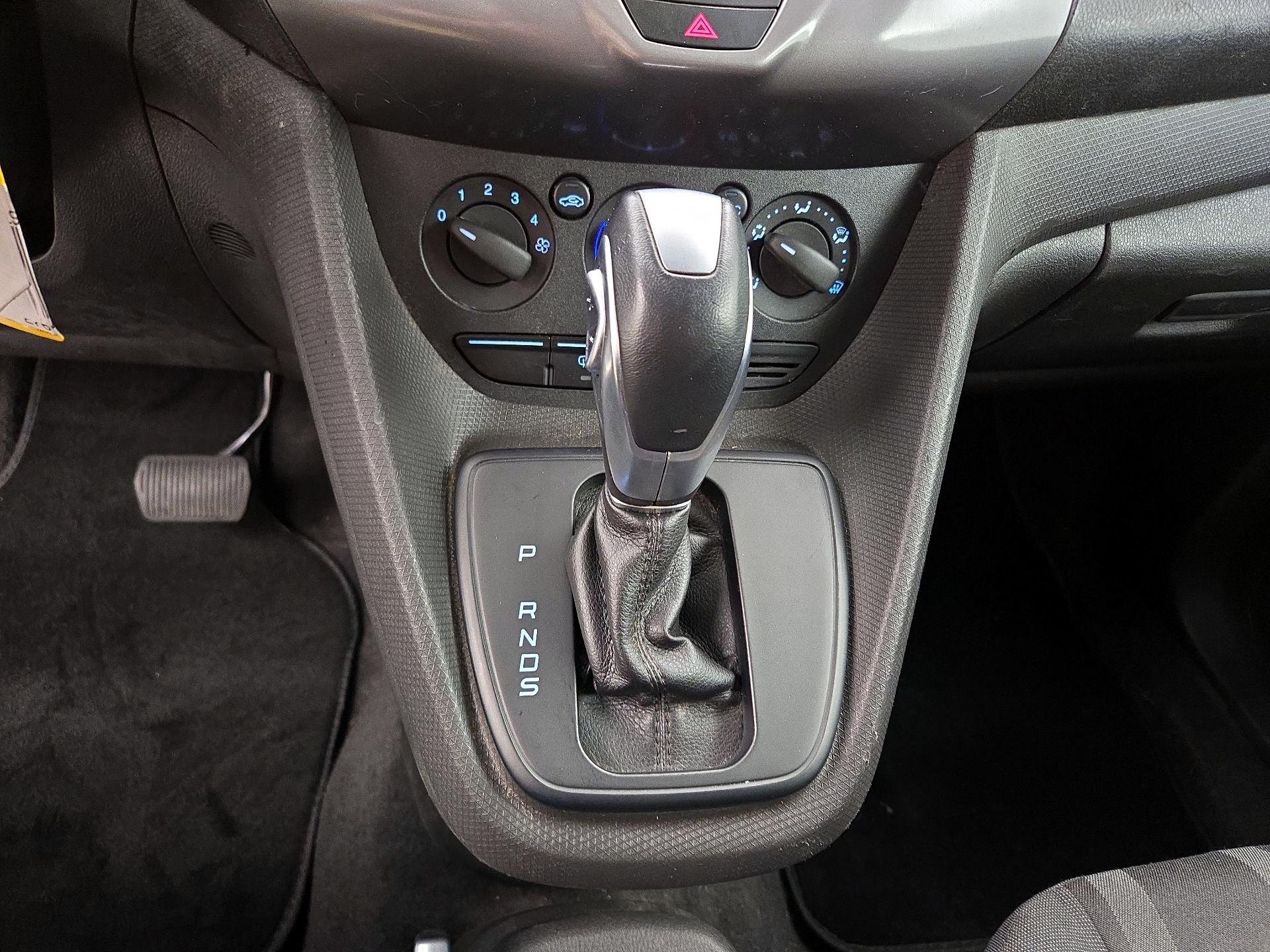 Thumbnail: 2015 Ford Transit Series - 16