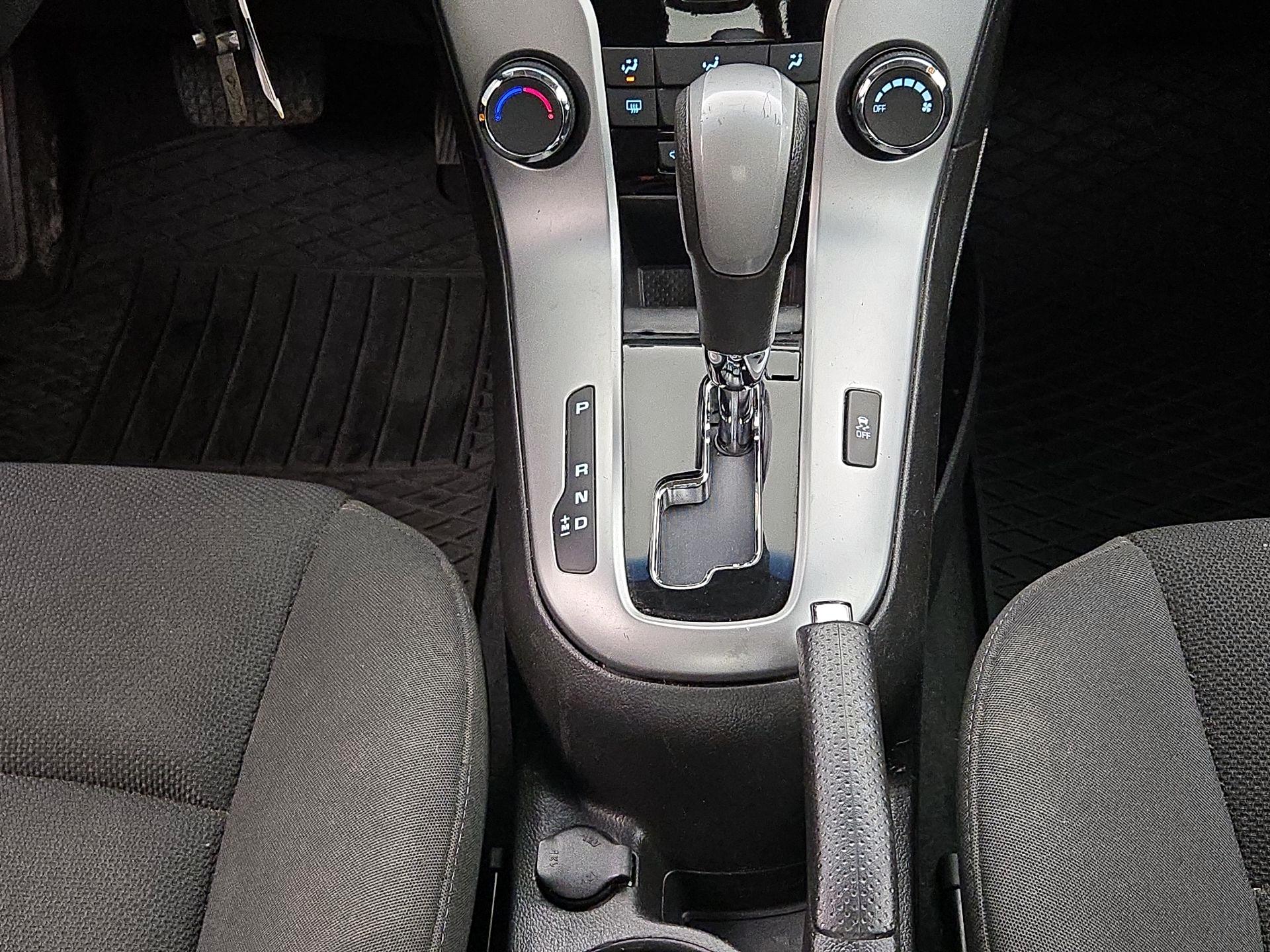 Thumbnail: 2016 Chevrolet Cruze - 17