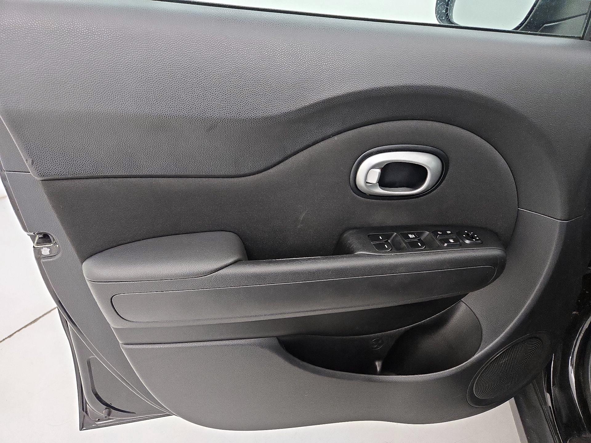 Thumbnail: 2016 Kia Soul - 12