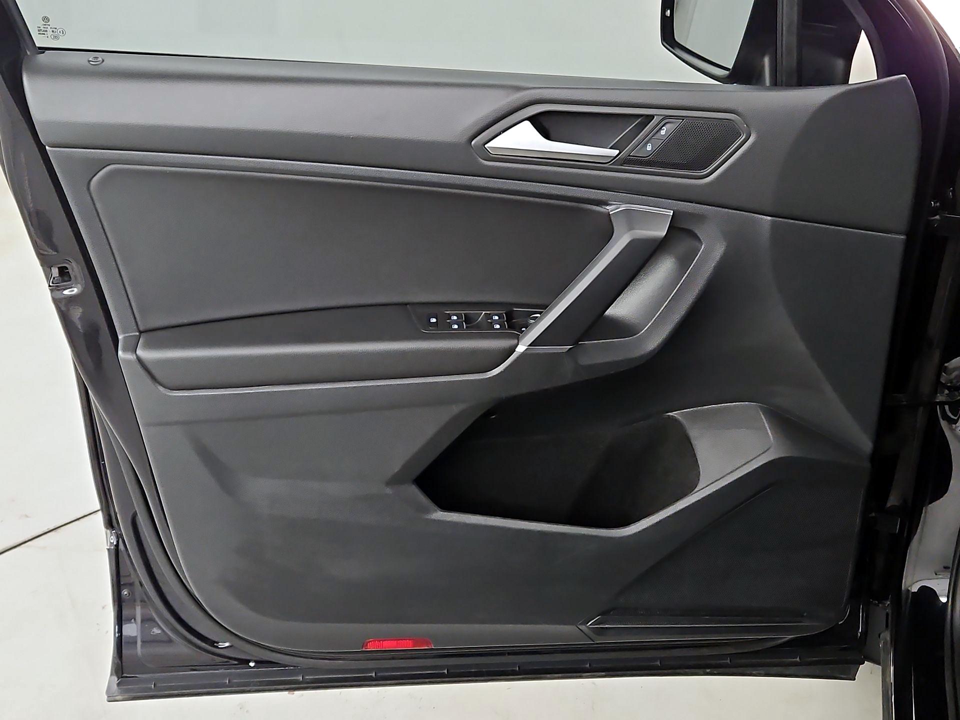 Thumbnail: 2020 Volkswagen Tiguan - 12