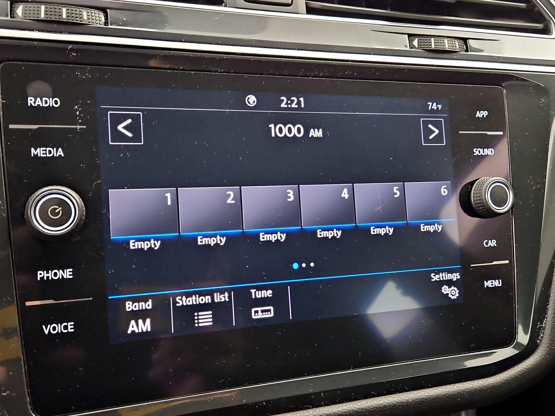 Thumbnail: 2020 Volkswagen Tiguan - 15