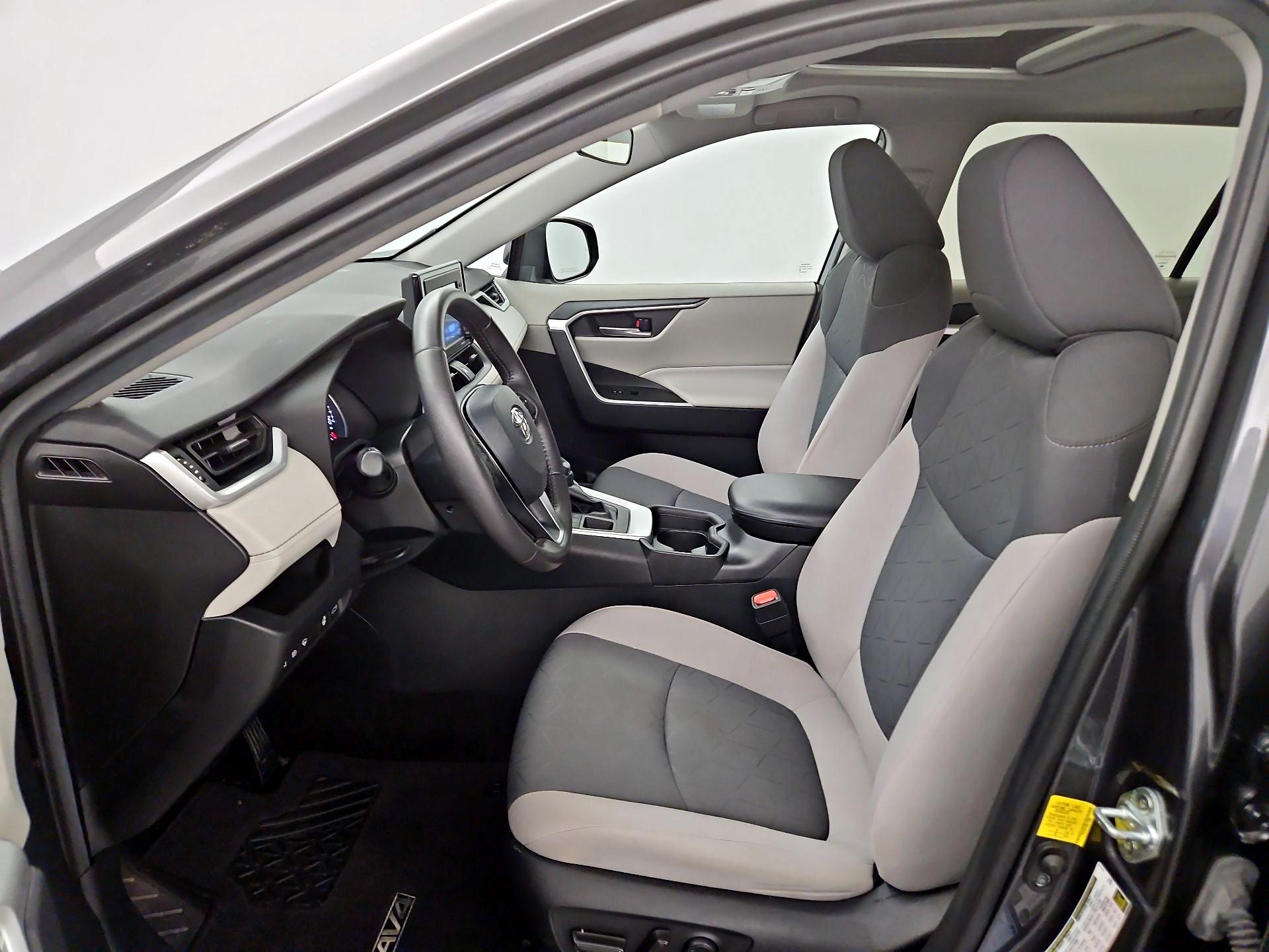 Thumbnail: 2021 Toyota RAV4 - 11
