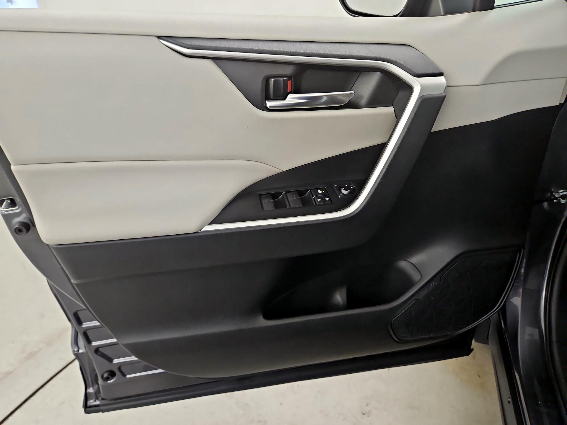 Thumbnail: 2021 Toyota RAV4 - 12
