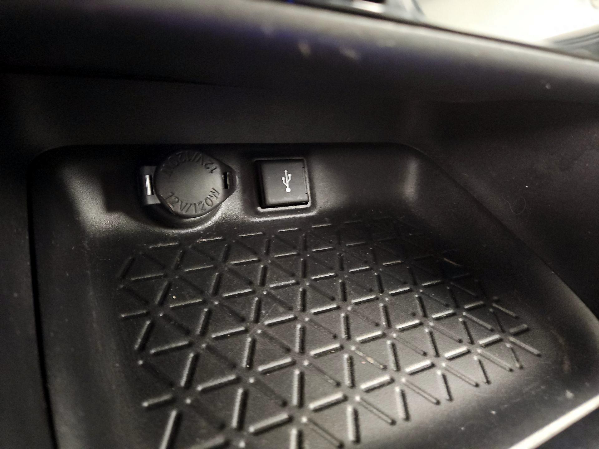 Thumbnail: 2021 Toyota RAV4 - 18