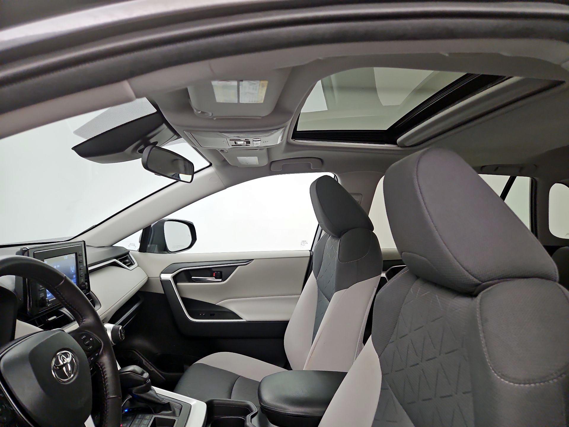 Thumbnail: 2021 Toyota RAV4 - 19