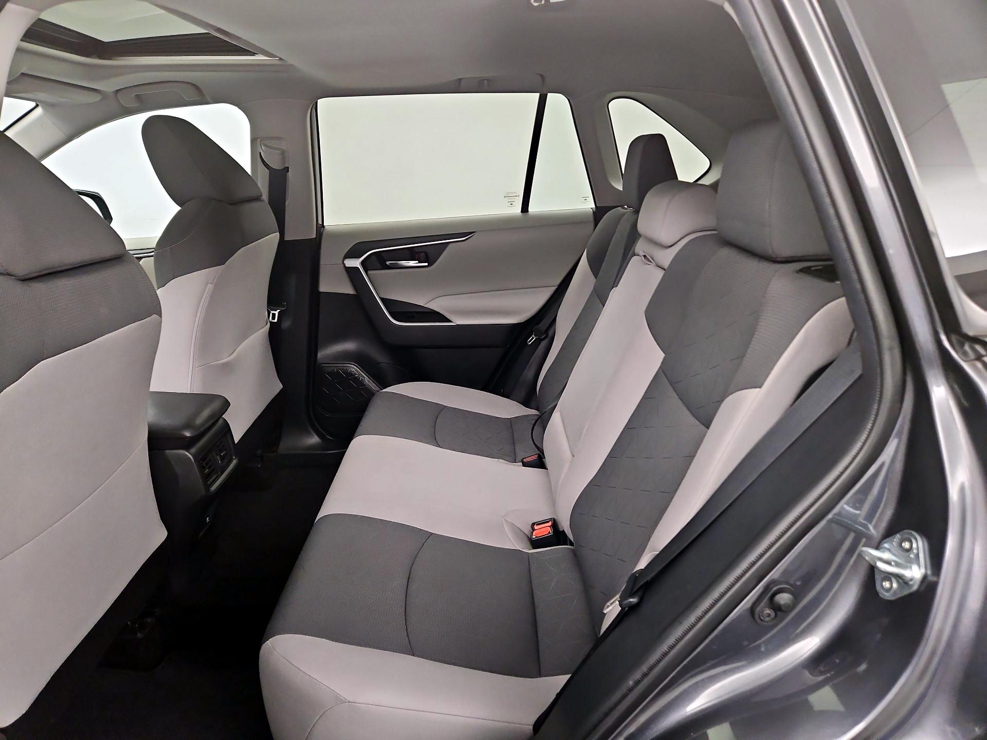 Thumbnail: 2021 Toyota RAV4 - 20